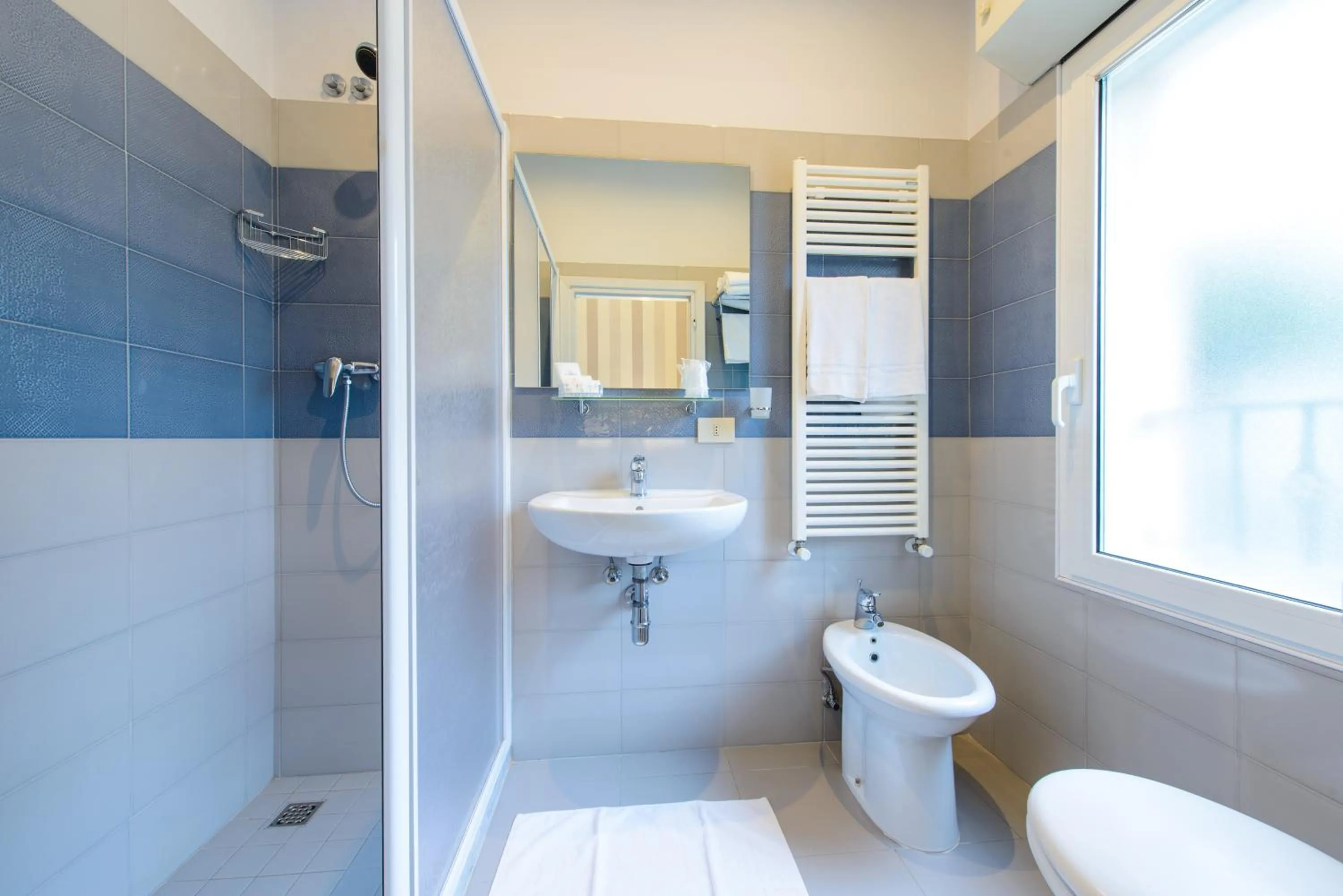 Bathroom in Hotel Falco