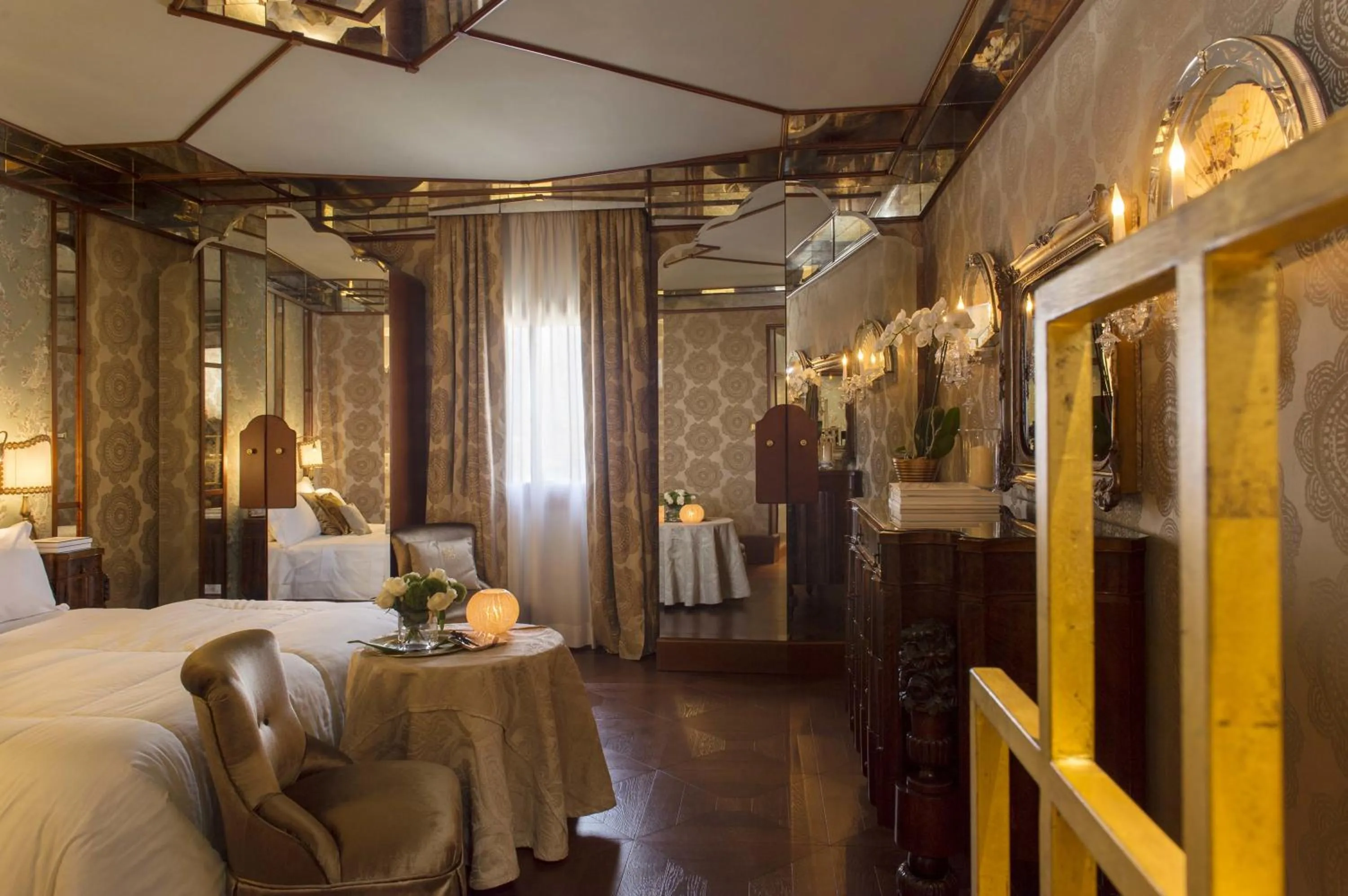 Decorative detail, Bed in Hotel Metropole Venezia