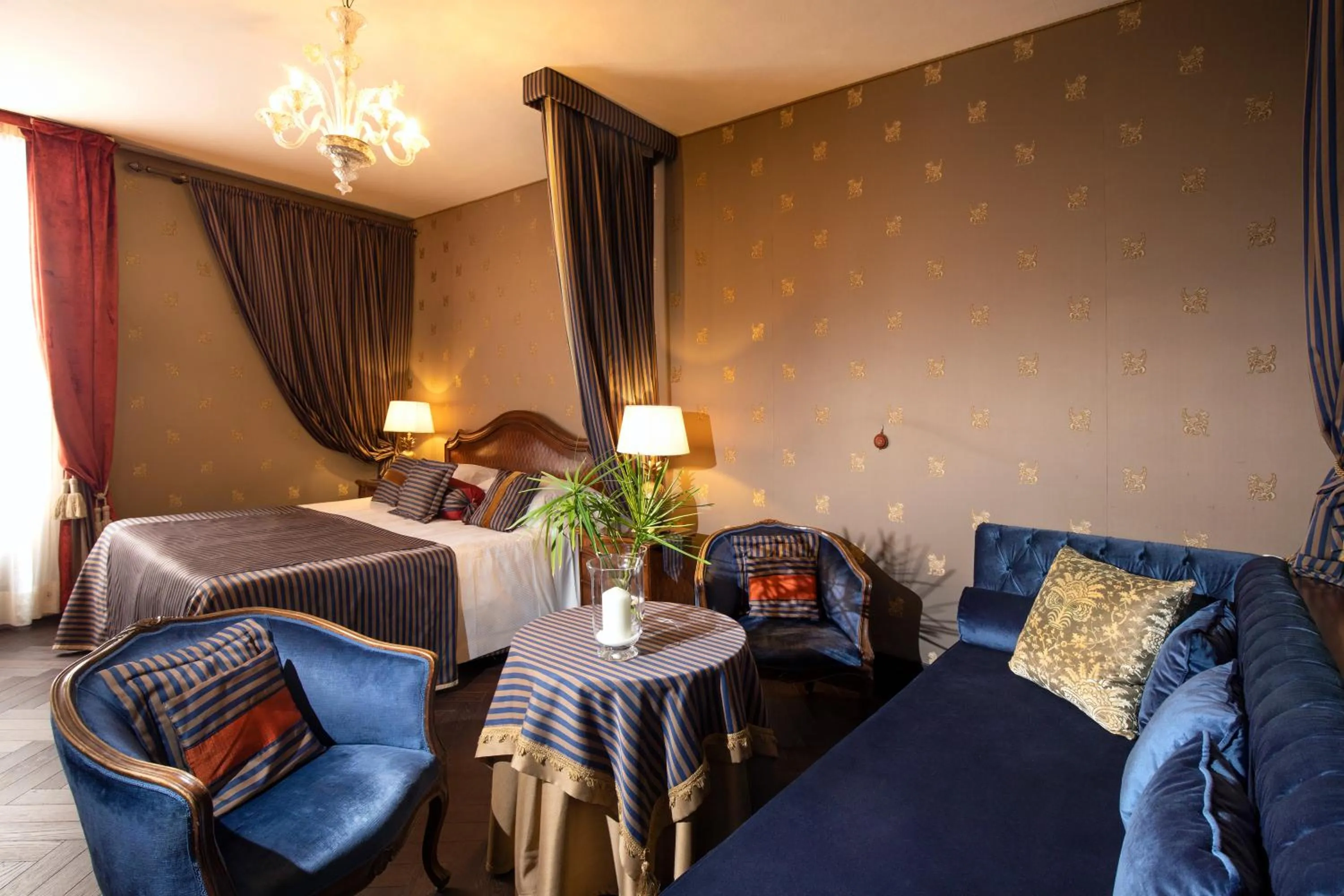 Photo of the whole room, Bed in Hotel Metropole Venezia