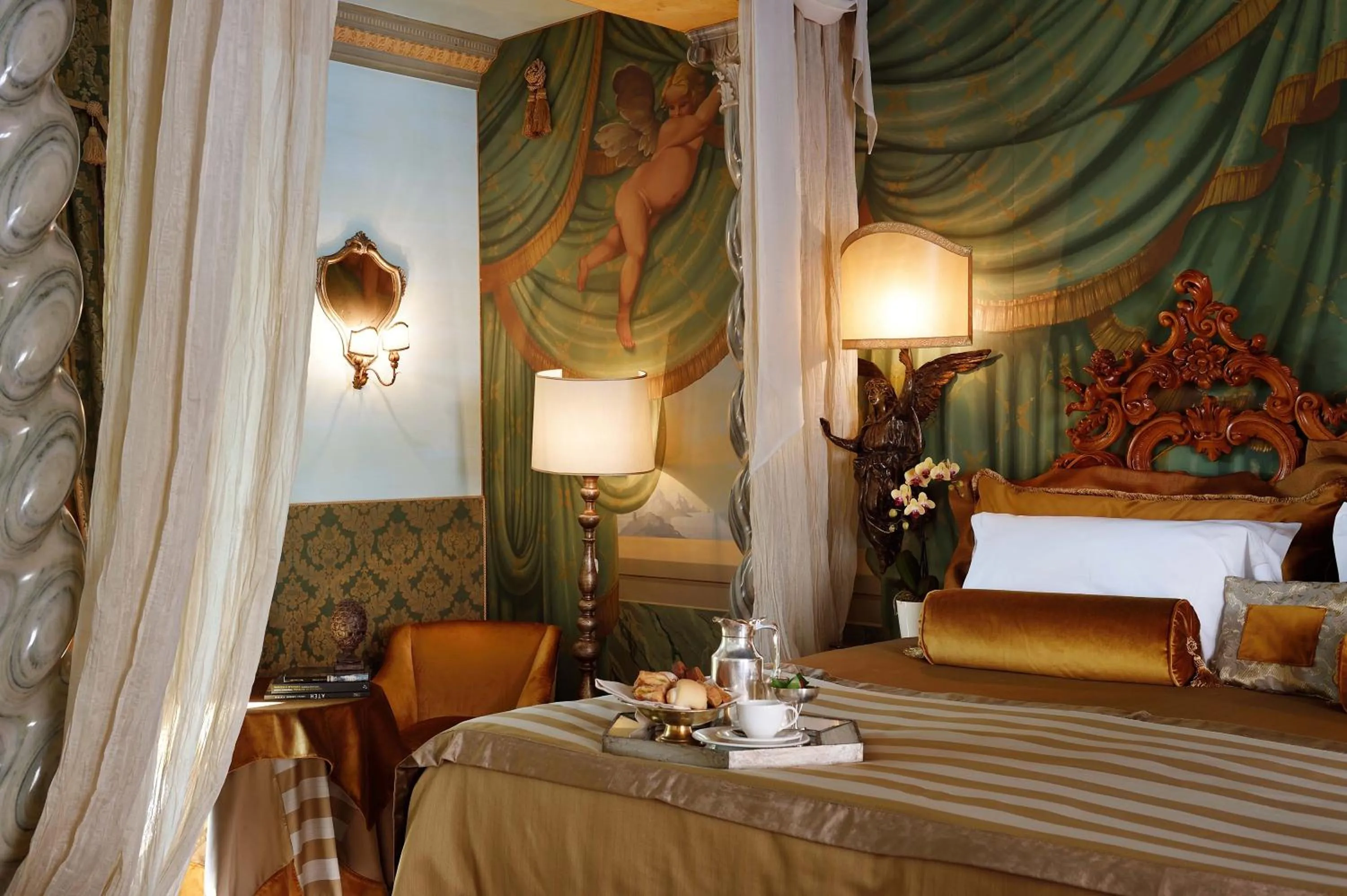 Bed in Hotel Metropole Venezia