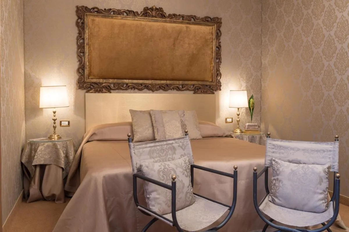 Bedroom in Hotel Metropole Venezia