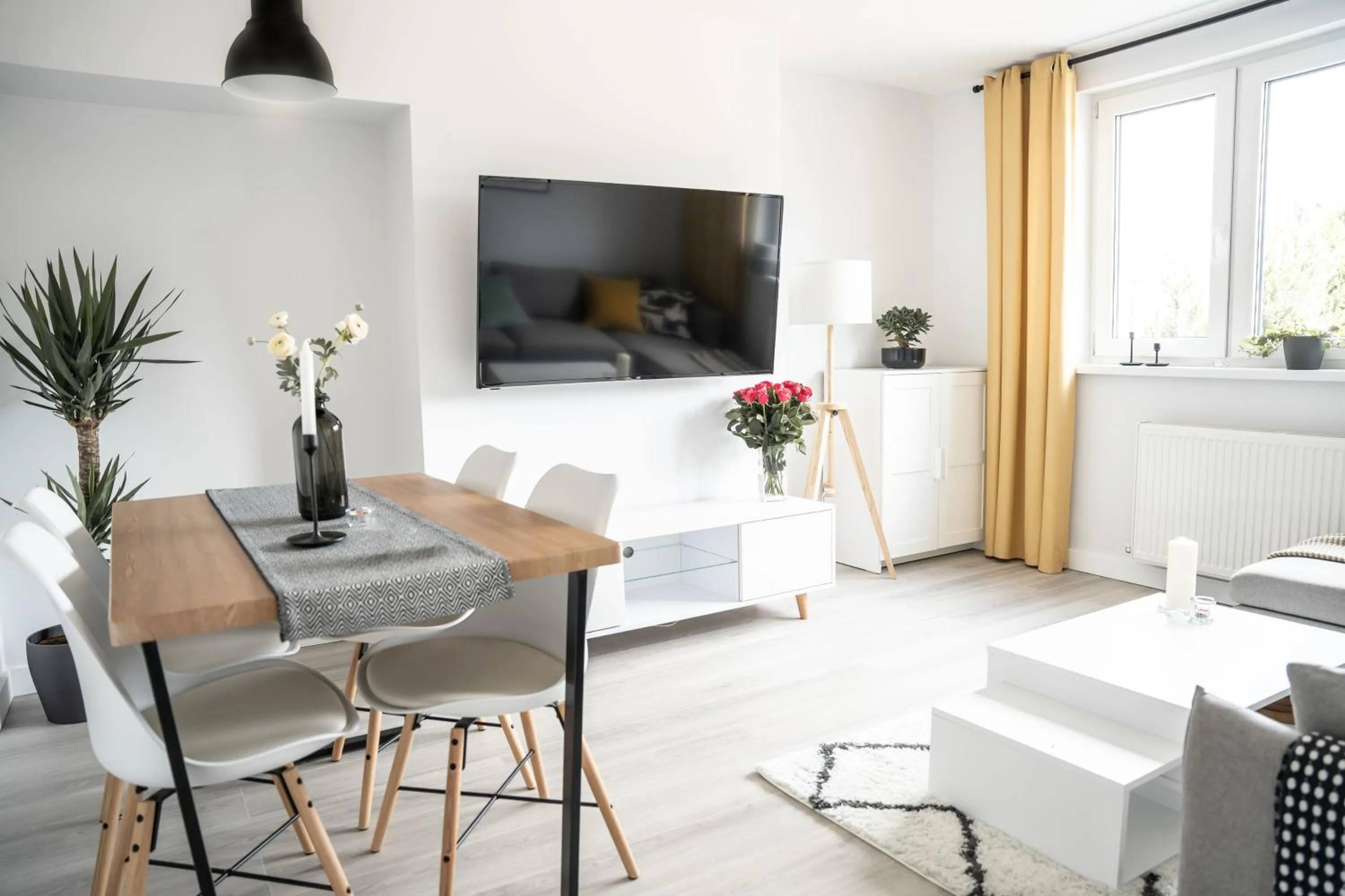 Luxurious Two Bedroom Apartment with Private Parking