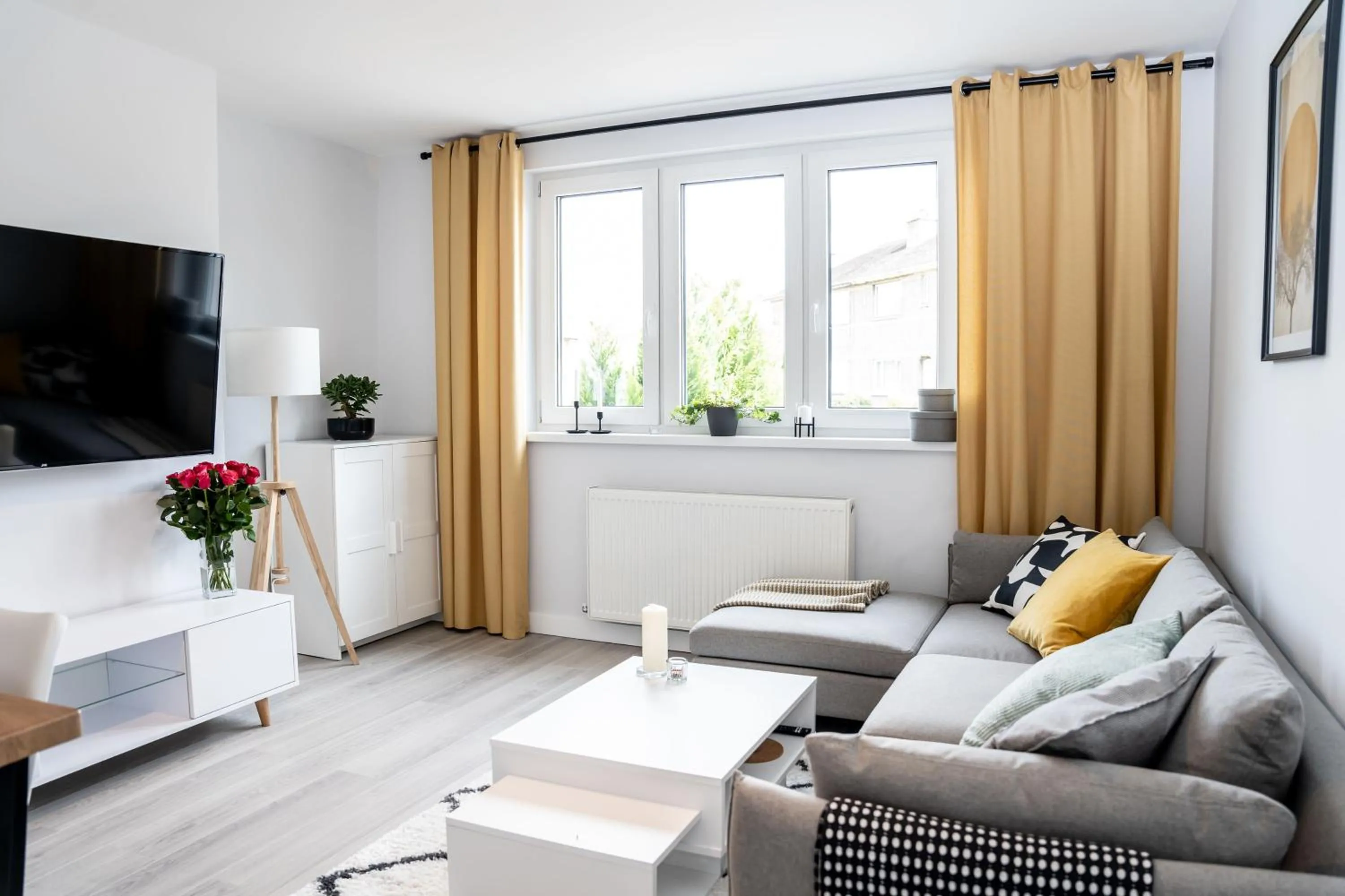 Luxurious Two Bedroom Apartment with Private Parking