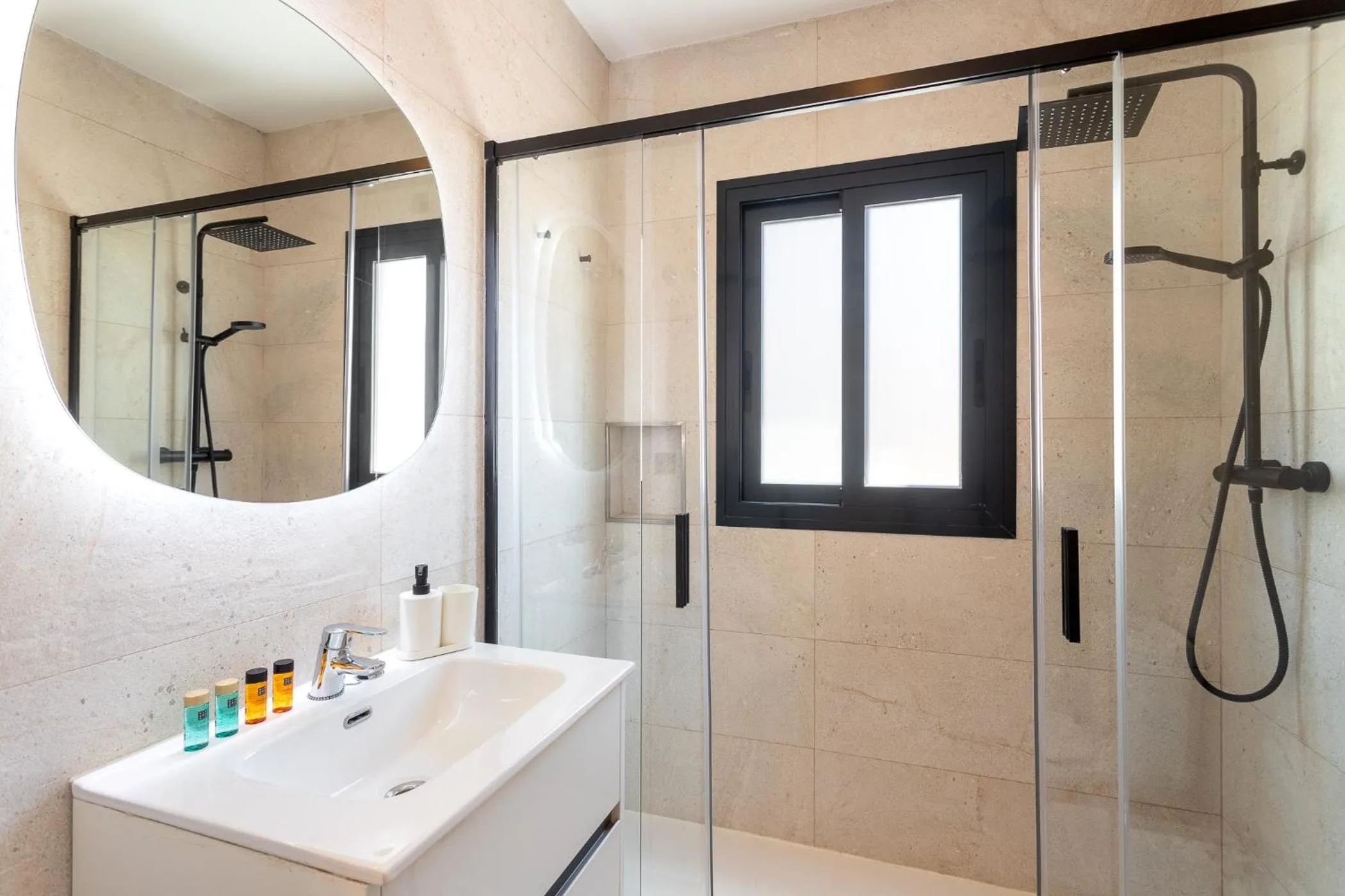 Bathroom in ARENAL SUITES BENIDORM