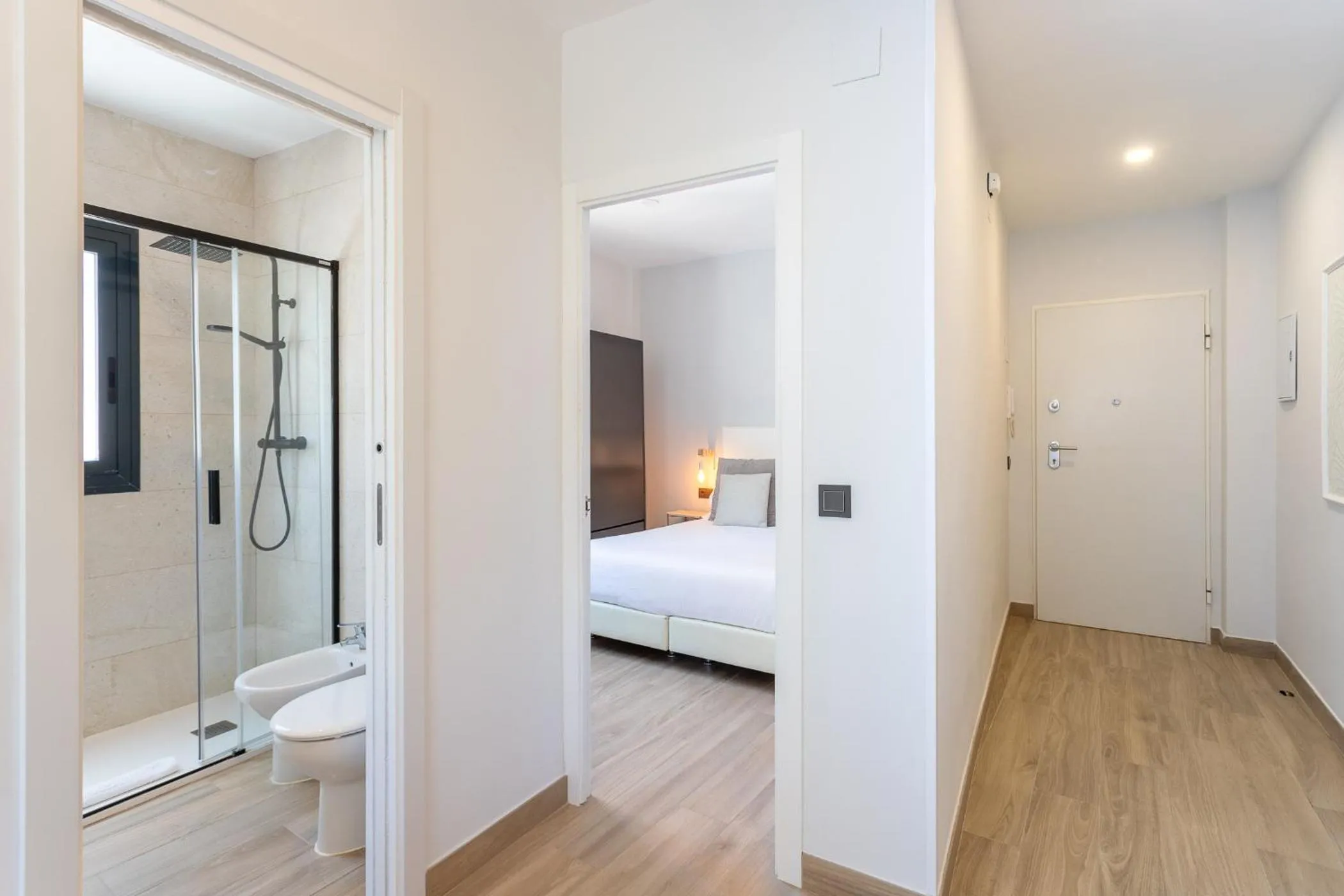 Photo of the whole room, Bed in ARENAL SUITES BENIDORM