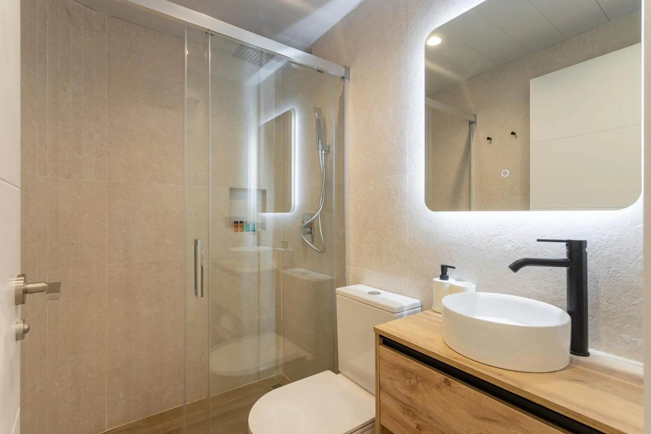 Shower in ARENAL SUITES BENIDORM