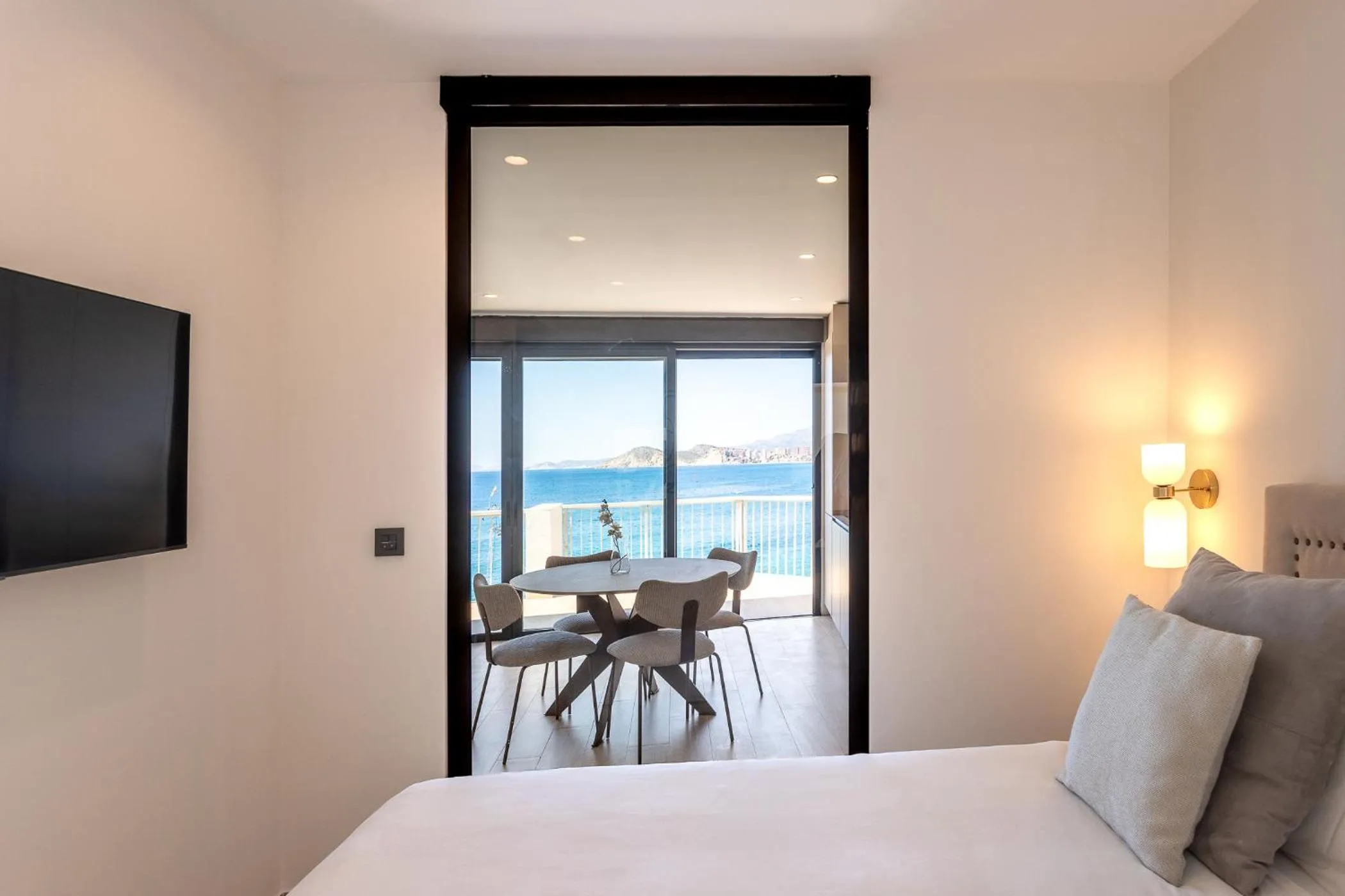 Photo of the whole room, Bed in ARENAL SUITES BENIDORM