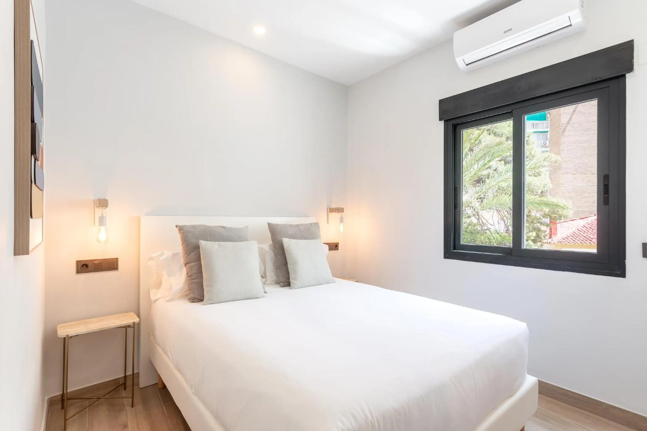 Bed in ARENAL SUITES BENIDORM