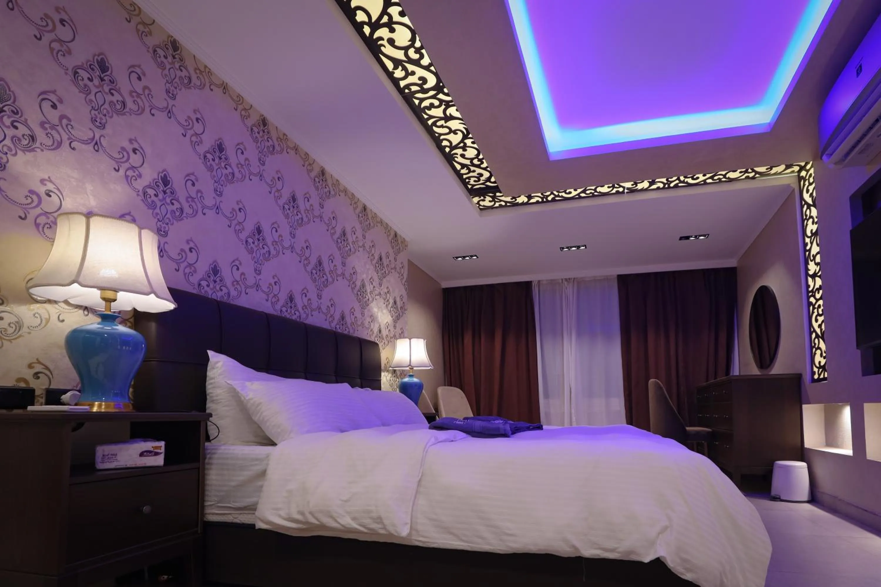 Bedroom, Bed in ArabElite