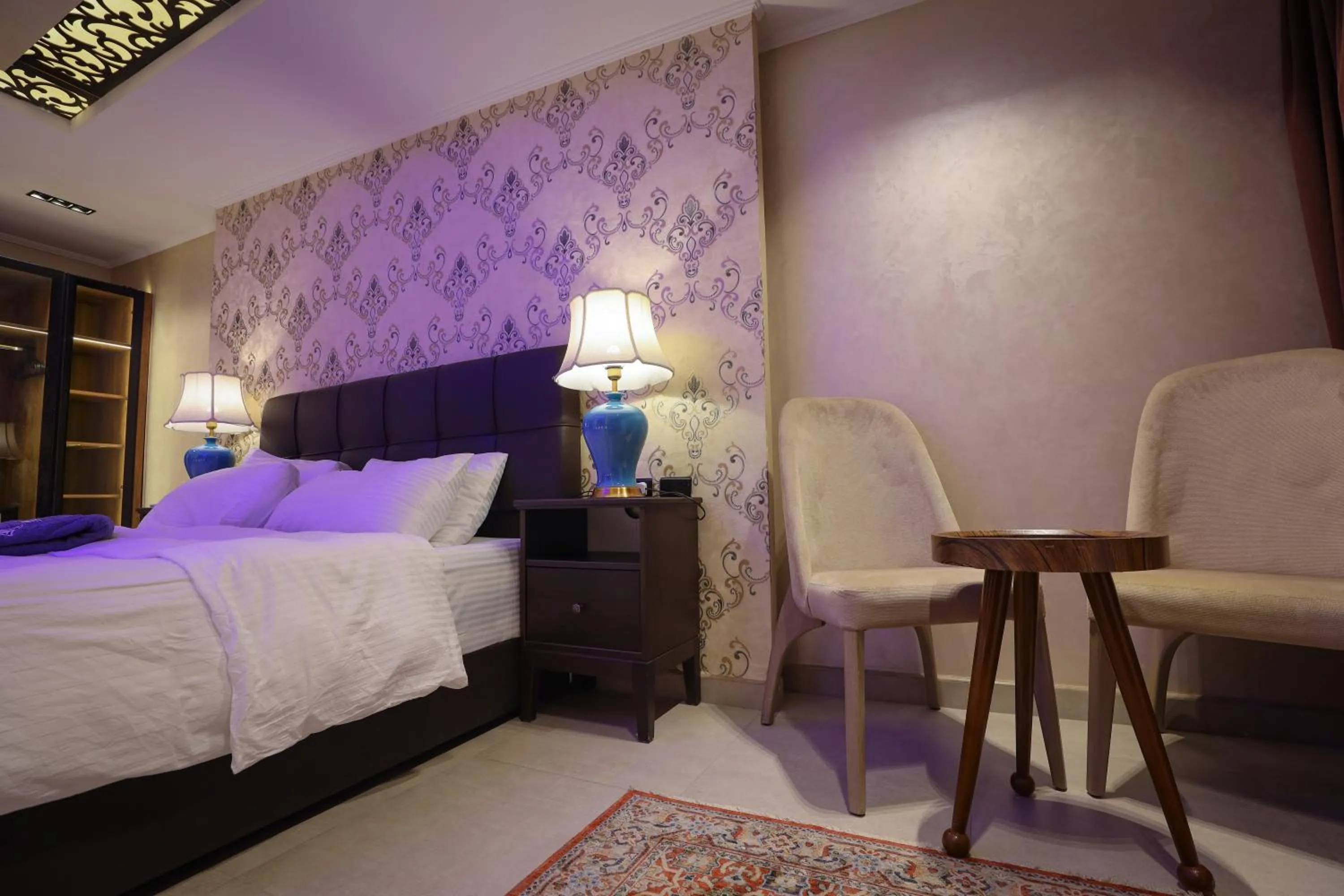 Bedroom, Bed in ArabElite