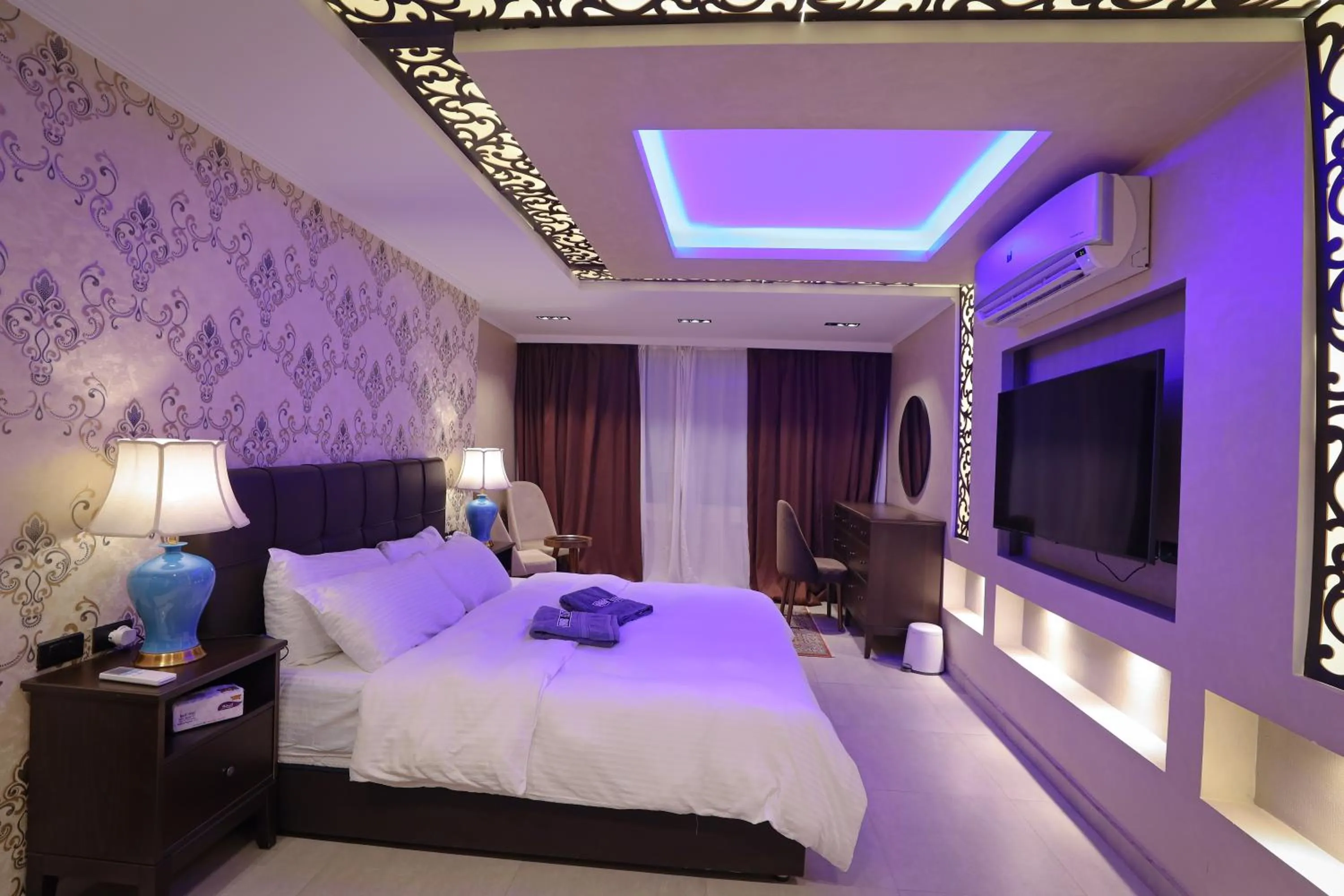 Bedroom, Bed in ArabElite