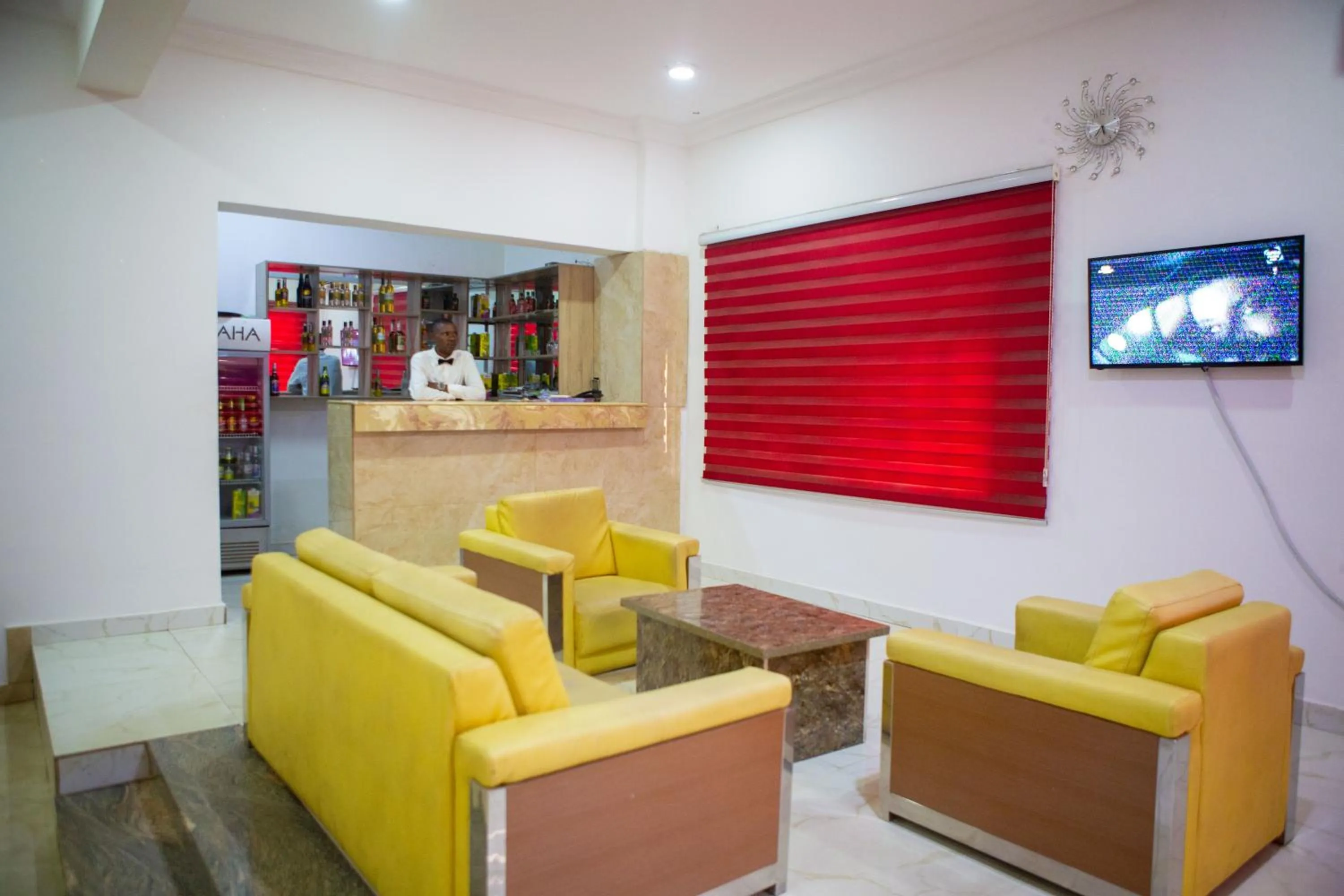Lounge or bar in ROSES REGENCY HOTEL AND SUITES