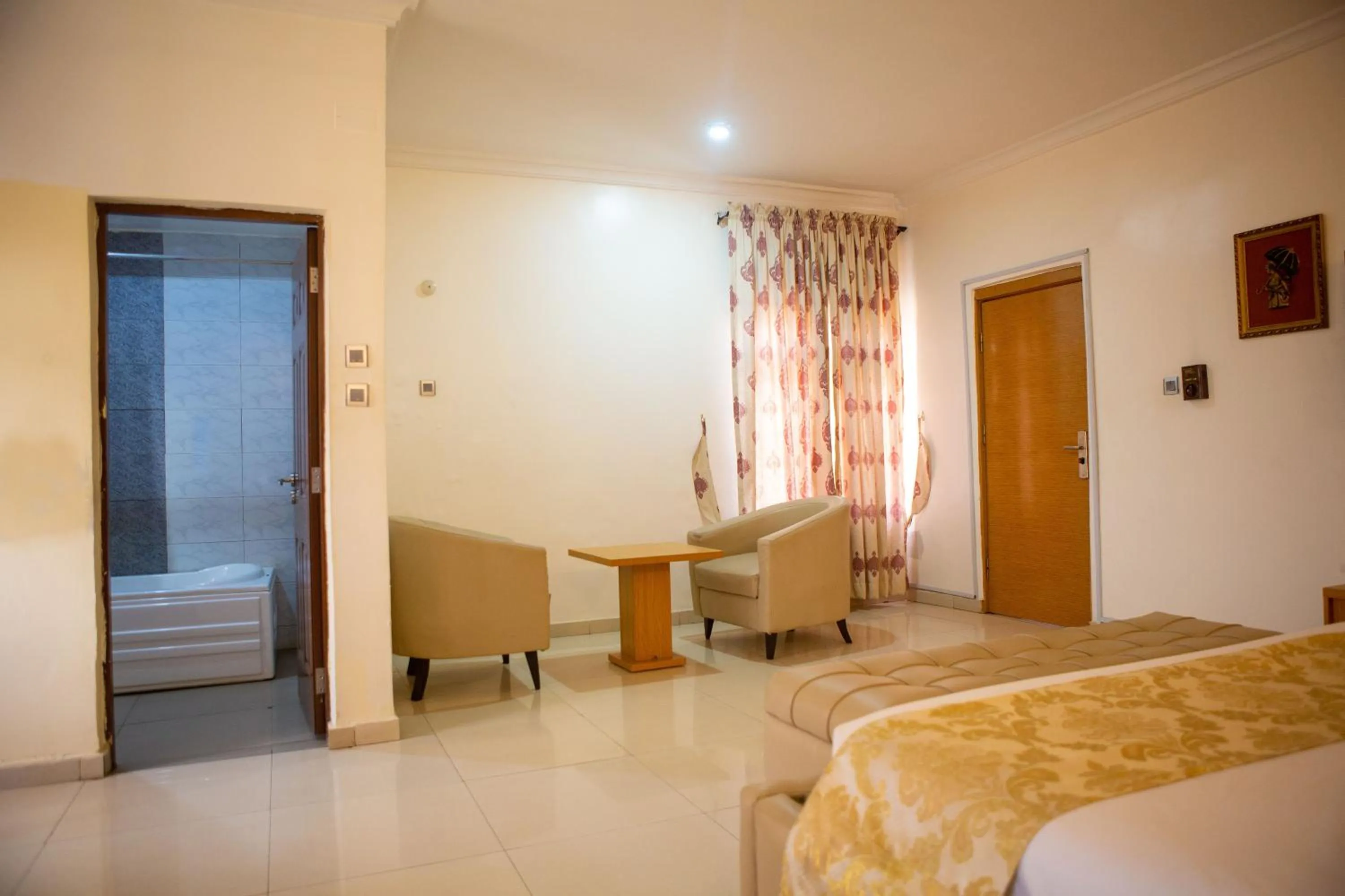 ROSES REGENCY HOTEL AND SUITES