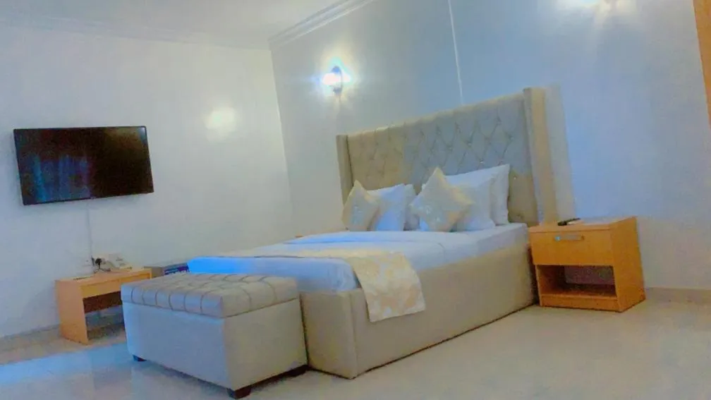 ROSES REGENCY HOTEL AND SUITES