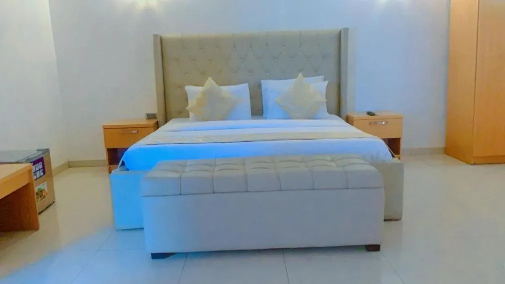 ROSES REGENCY HOTEL AND SUITES