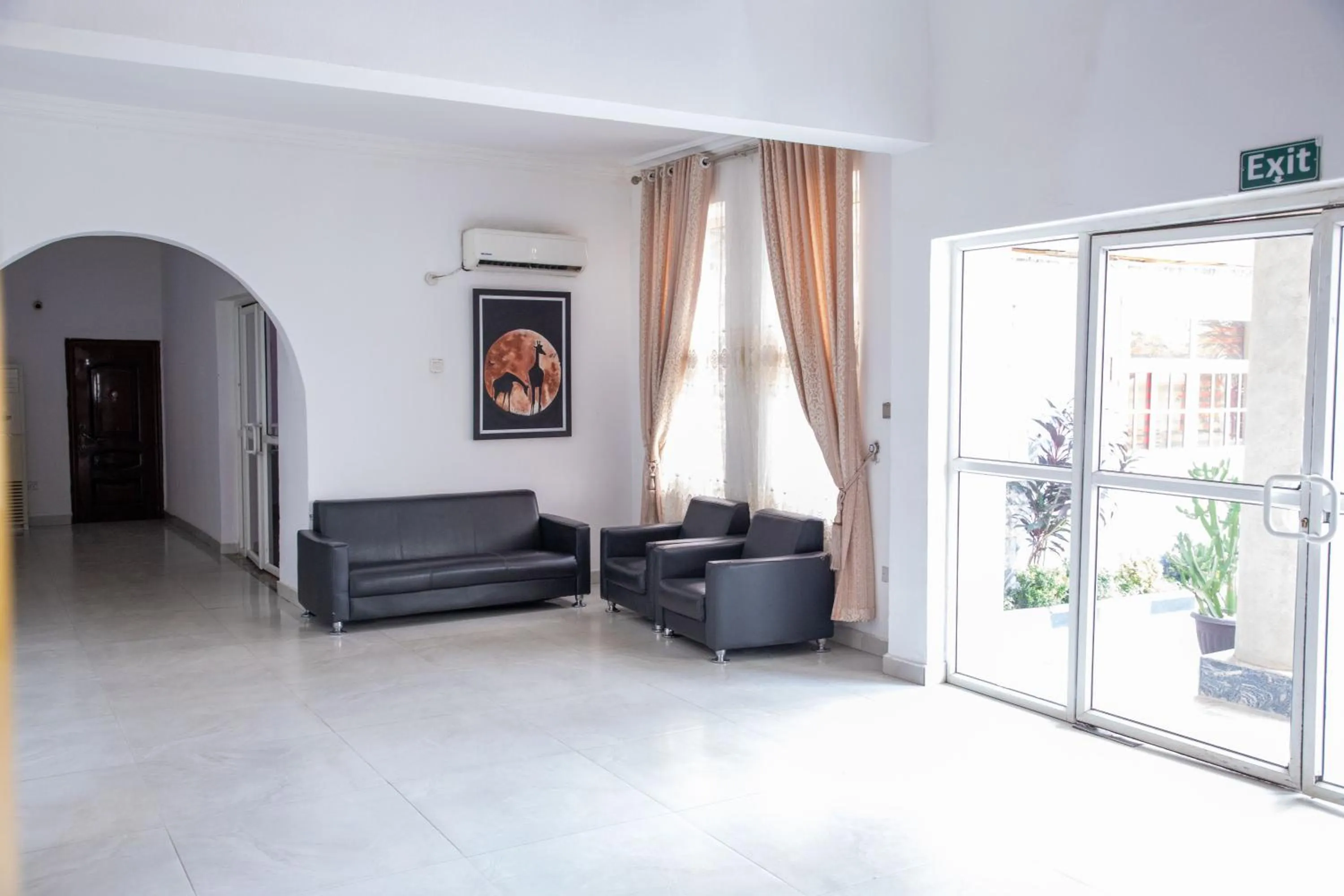 ROSES REGENCY HOTEL AND SUITES