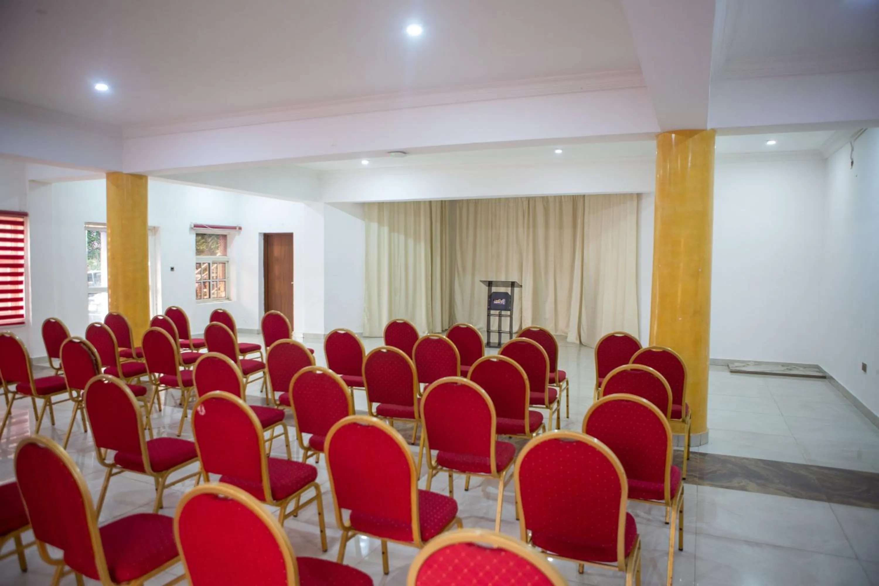 Meeting/conference room in ROSES REGENCY HOTEL AND SUITES