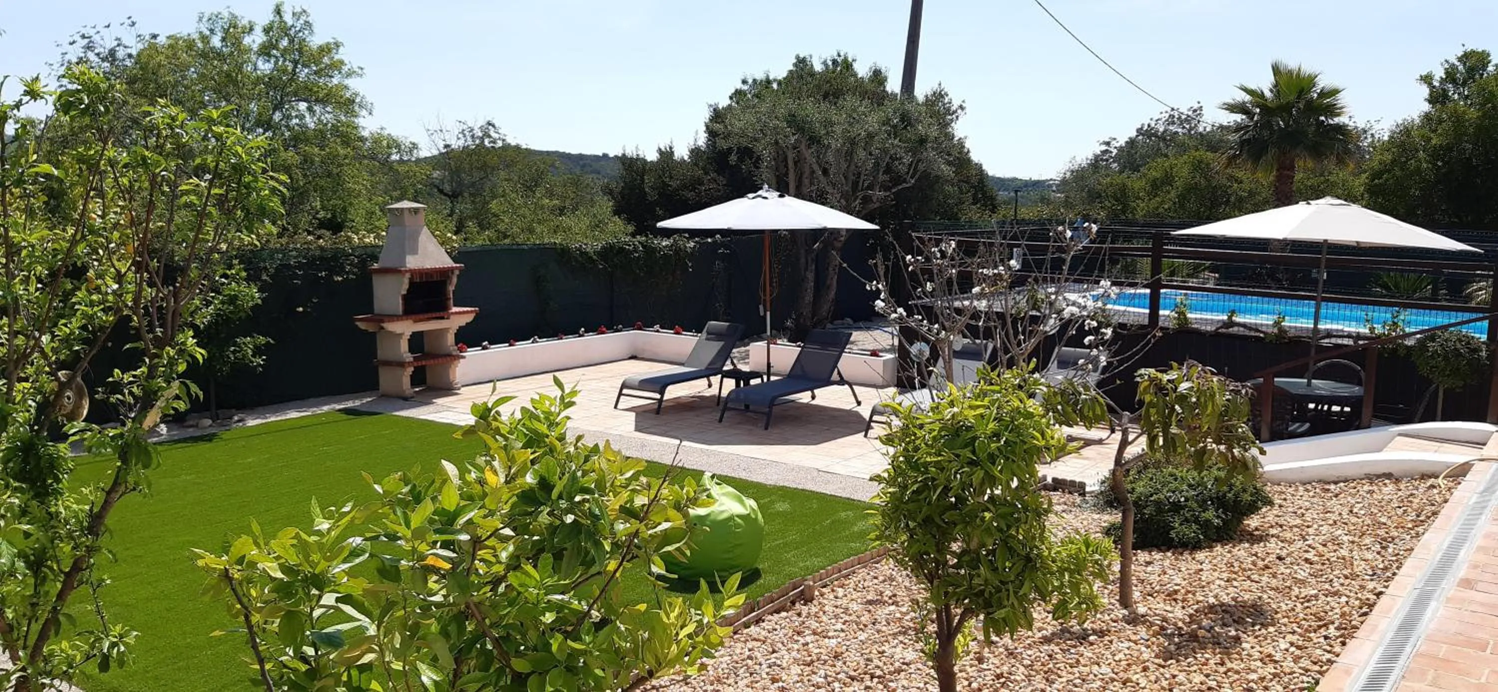 Garden view in ApraHouseLoule Guesthouse