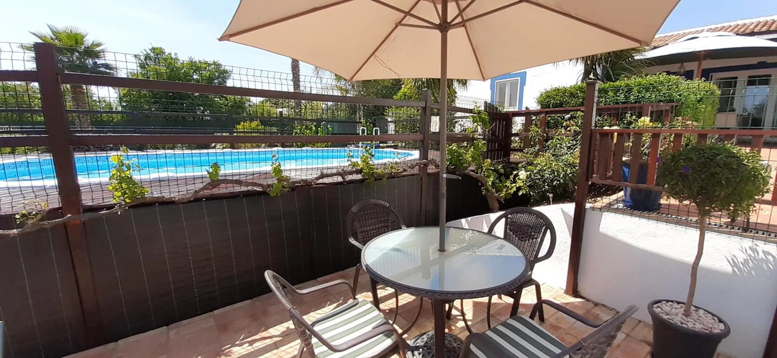 Balcony/Terrace in ApraHouseLoule Guesthouse