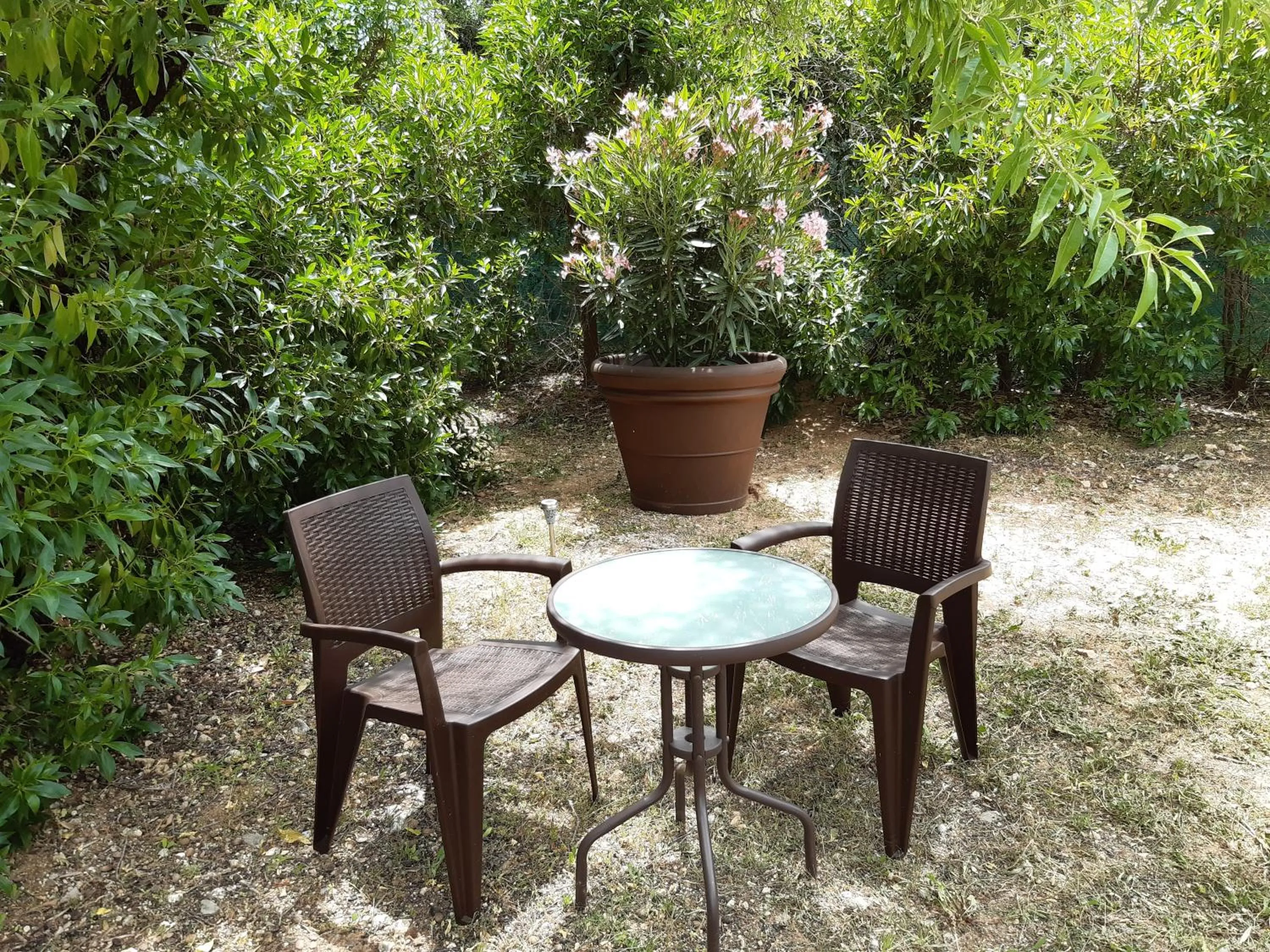 Seating area in ApraHouseLoule Guesthouse