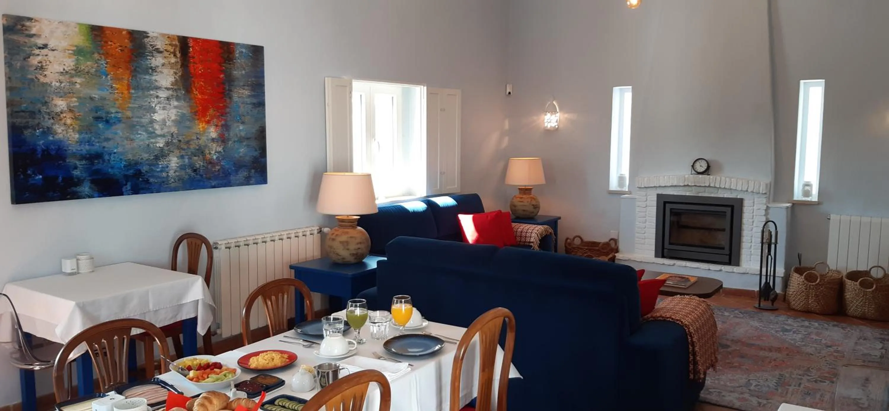 Dining area in ApraHouseLoule Guesthouse