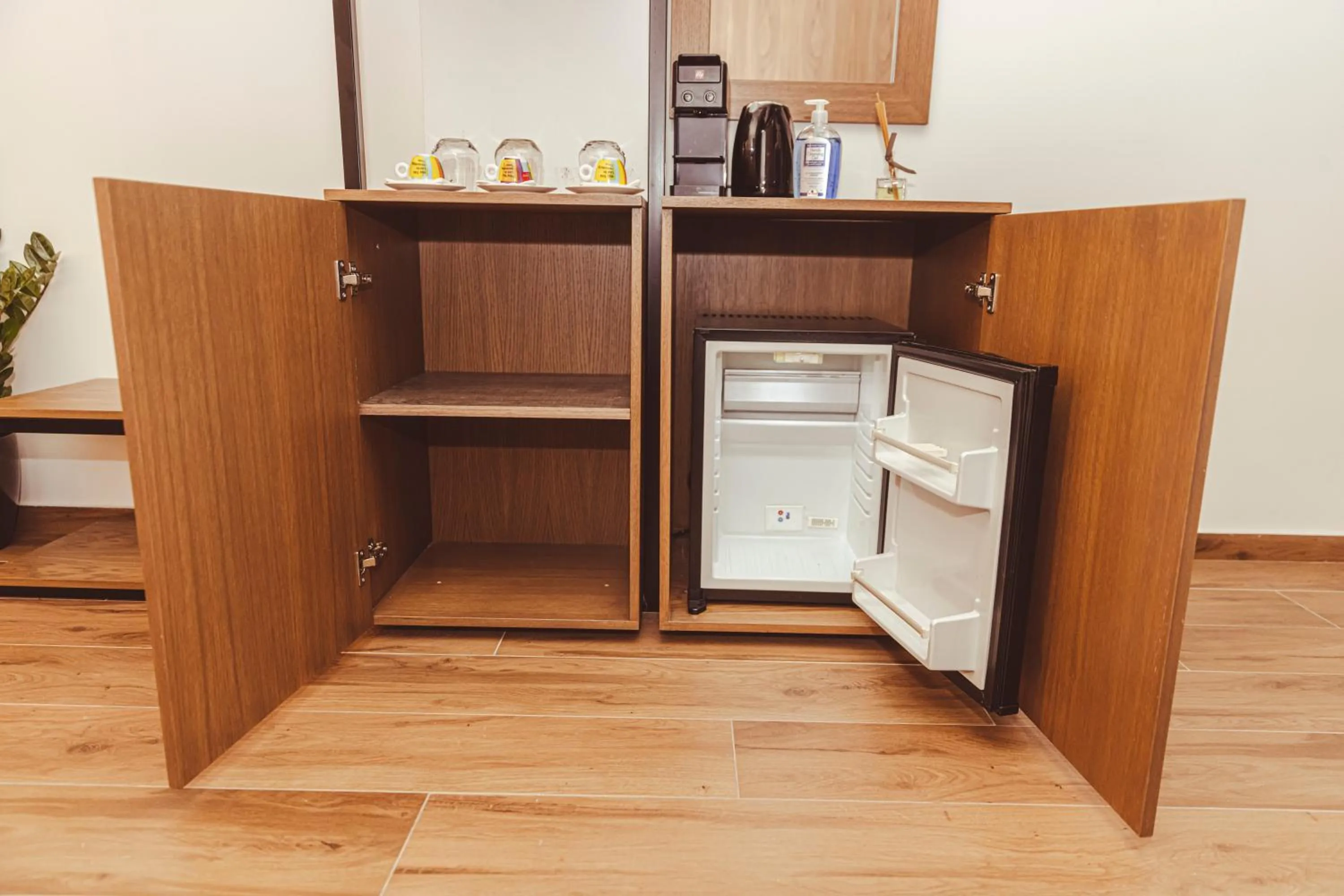 Centrally Stylish Suite by Acropolis