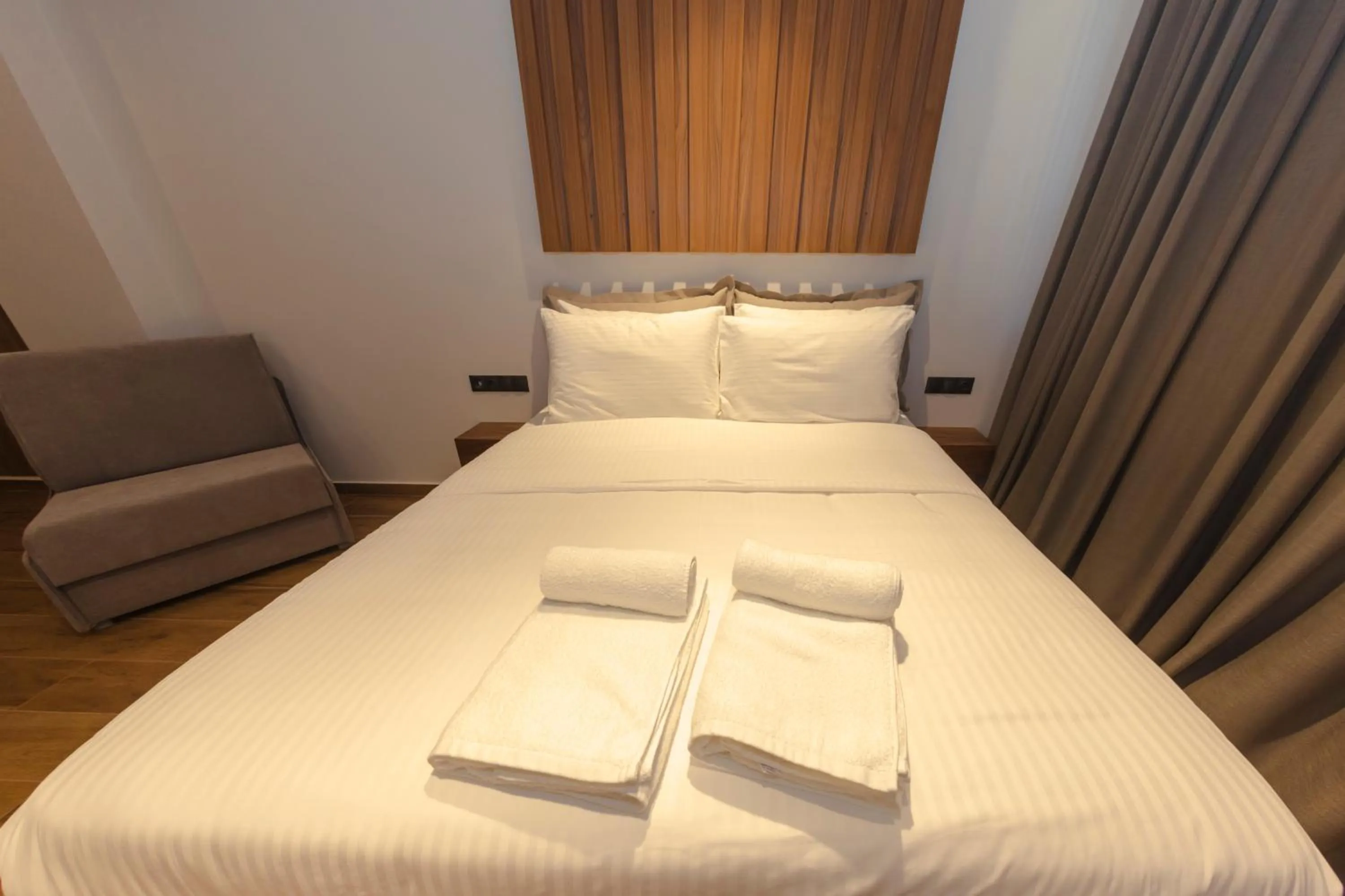 Centrally Stylish Suite by Acropolis