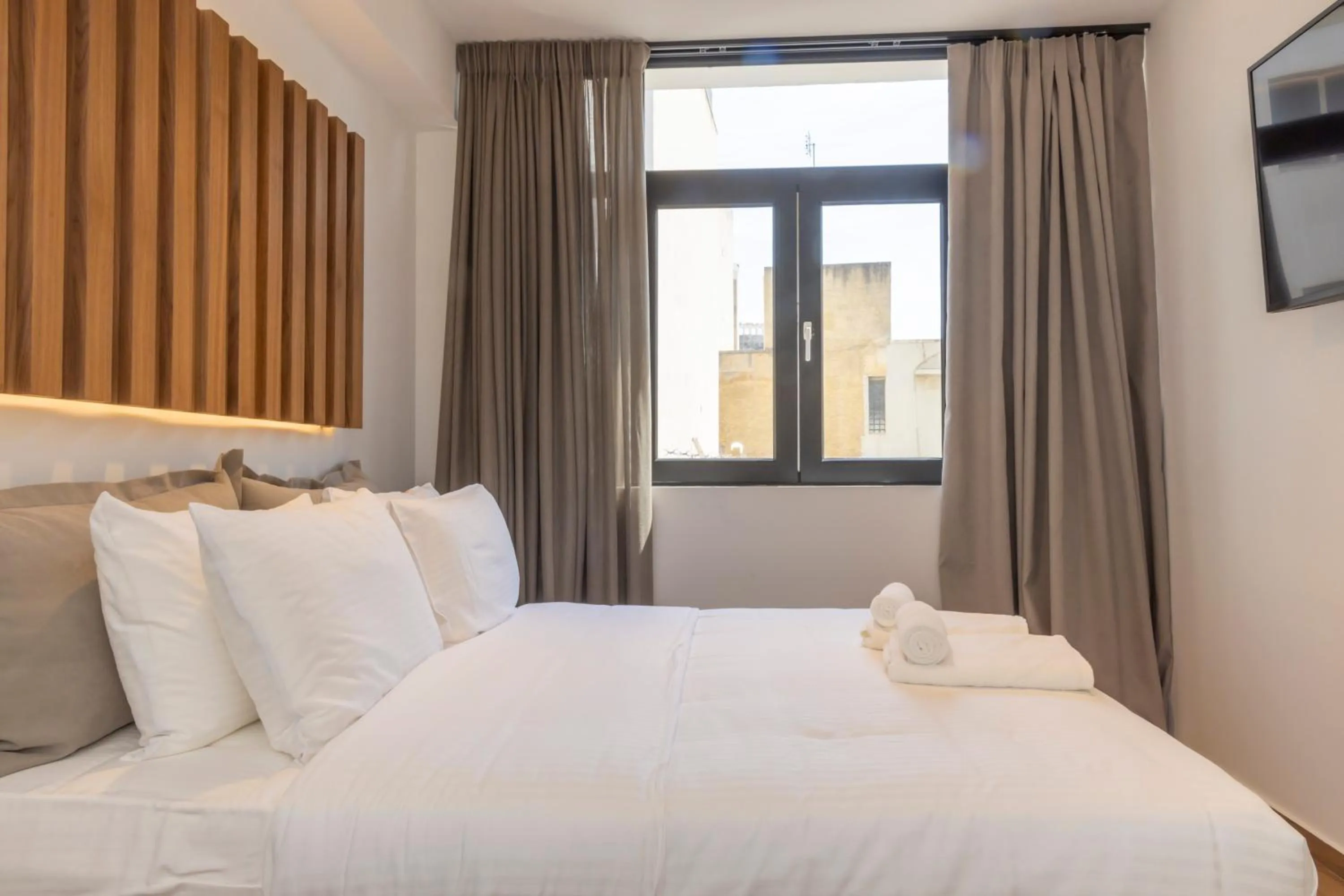 Centrally Stylish Suite by Acropolis