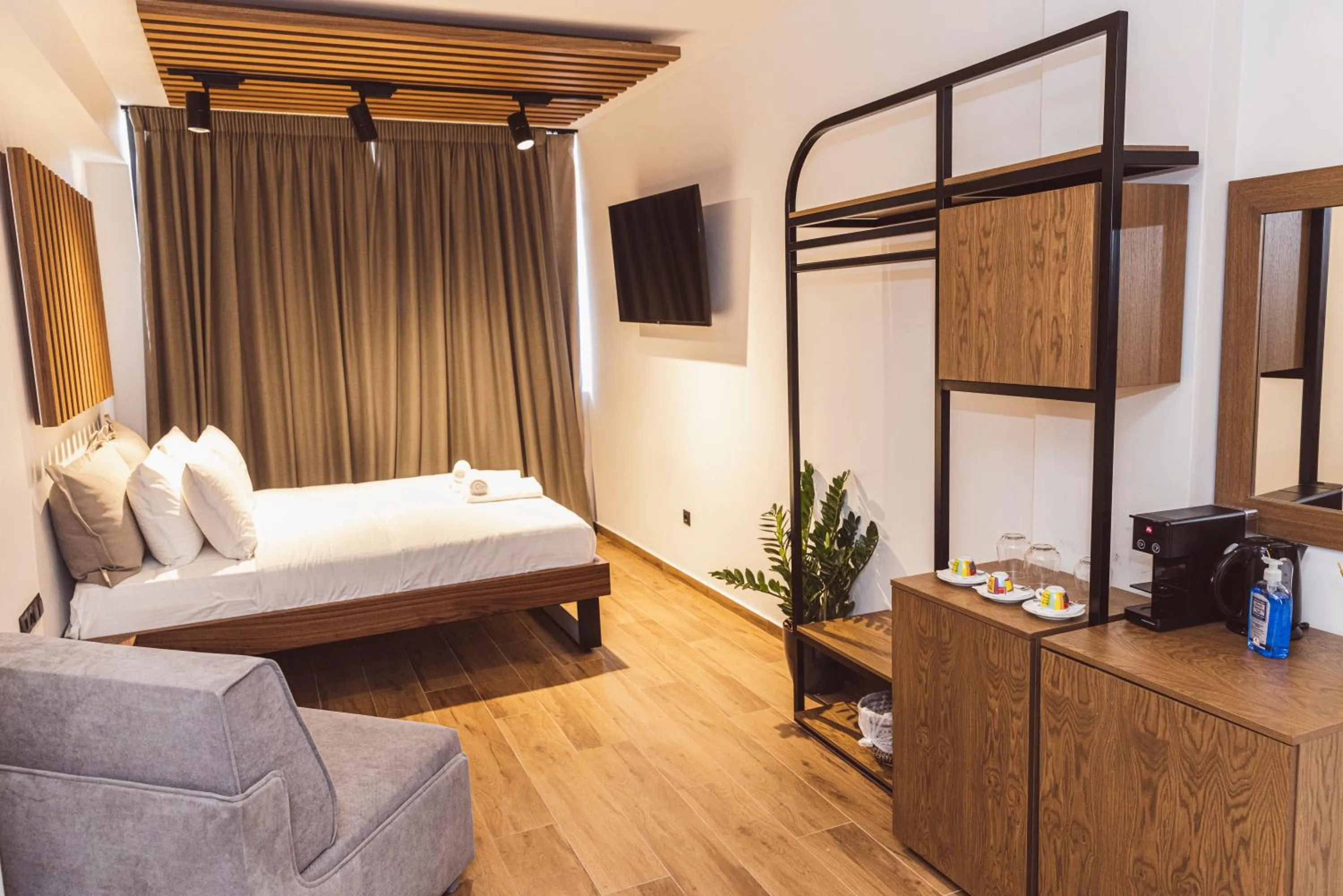 Centrally Stylish Suite by Acropolis