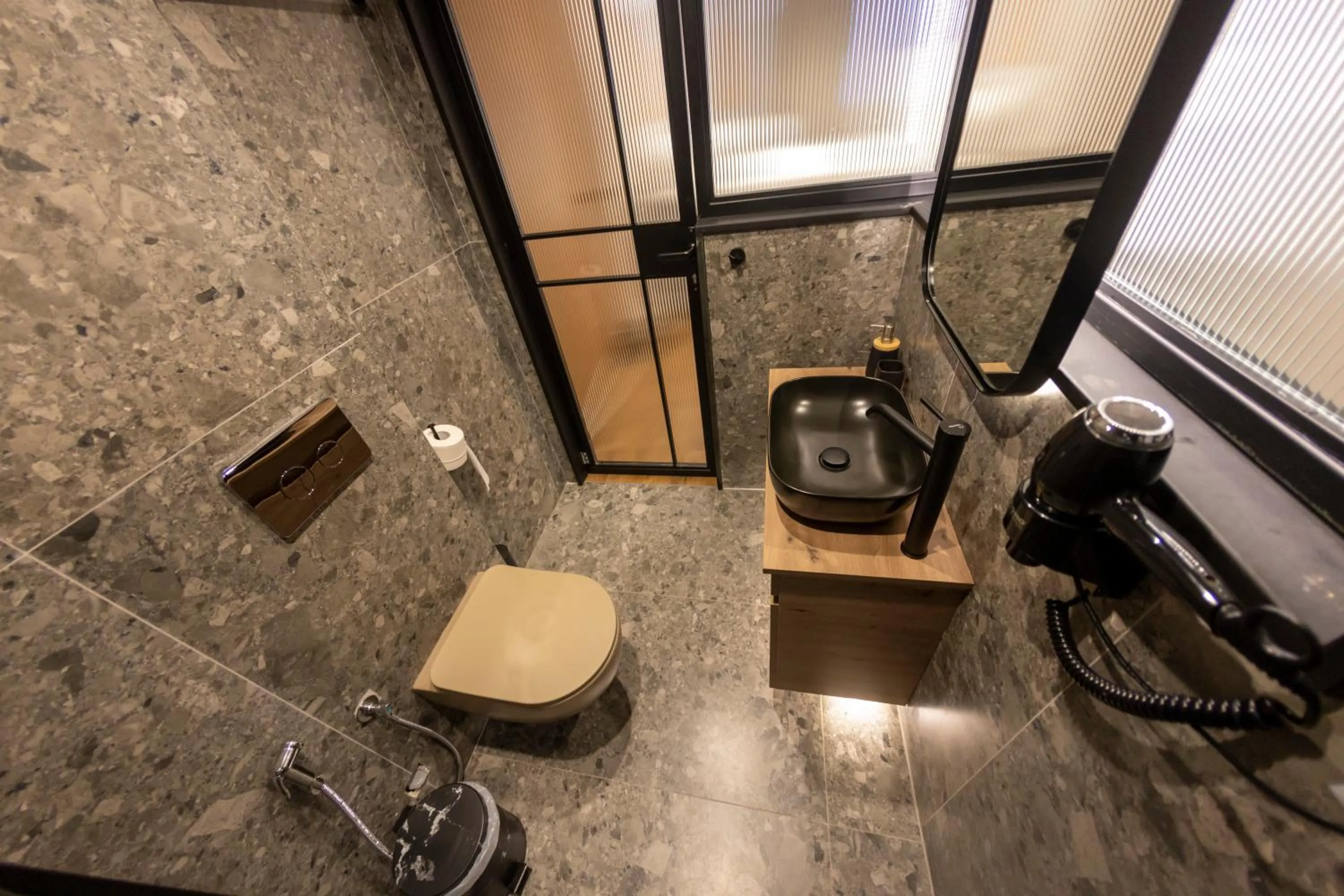 Centrally Stylish Suite by Acropolis