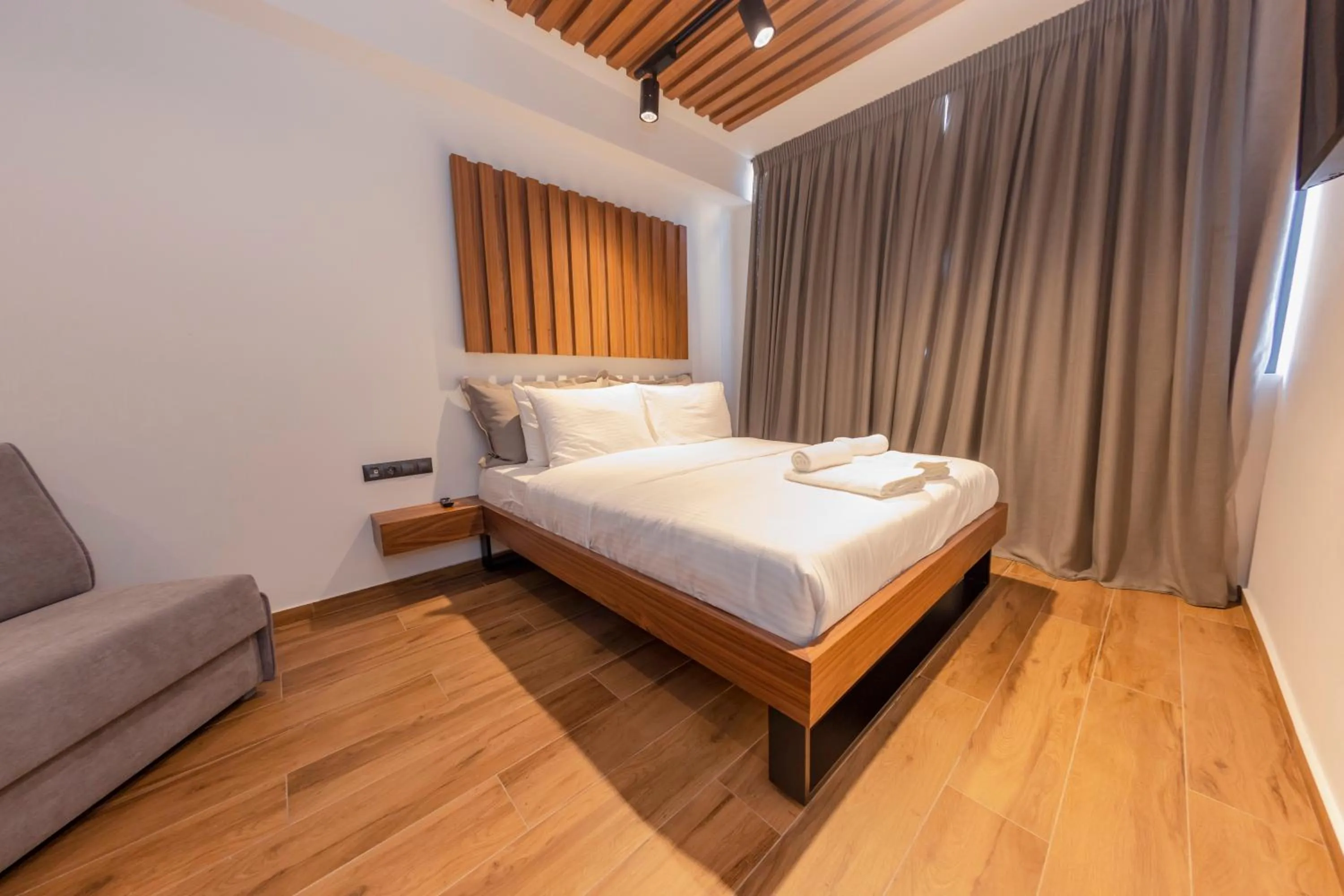 Centrally Stylish Suite by Acropolis