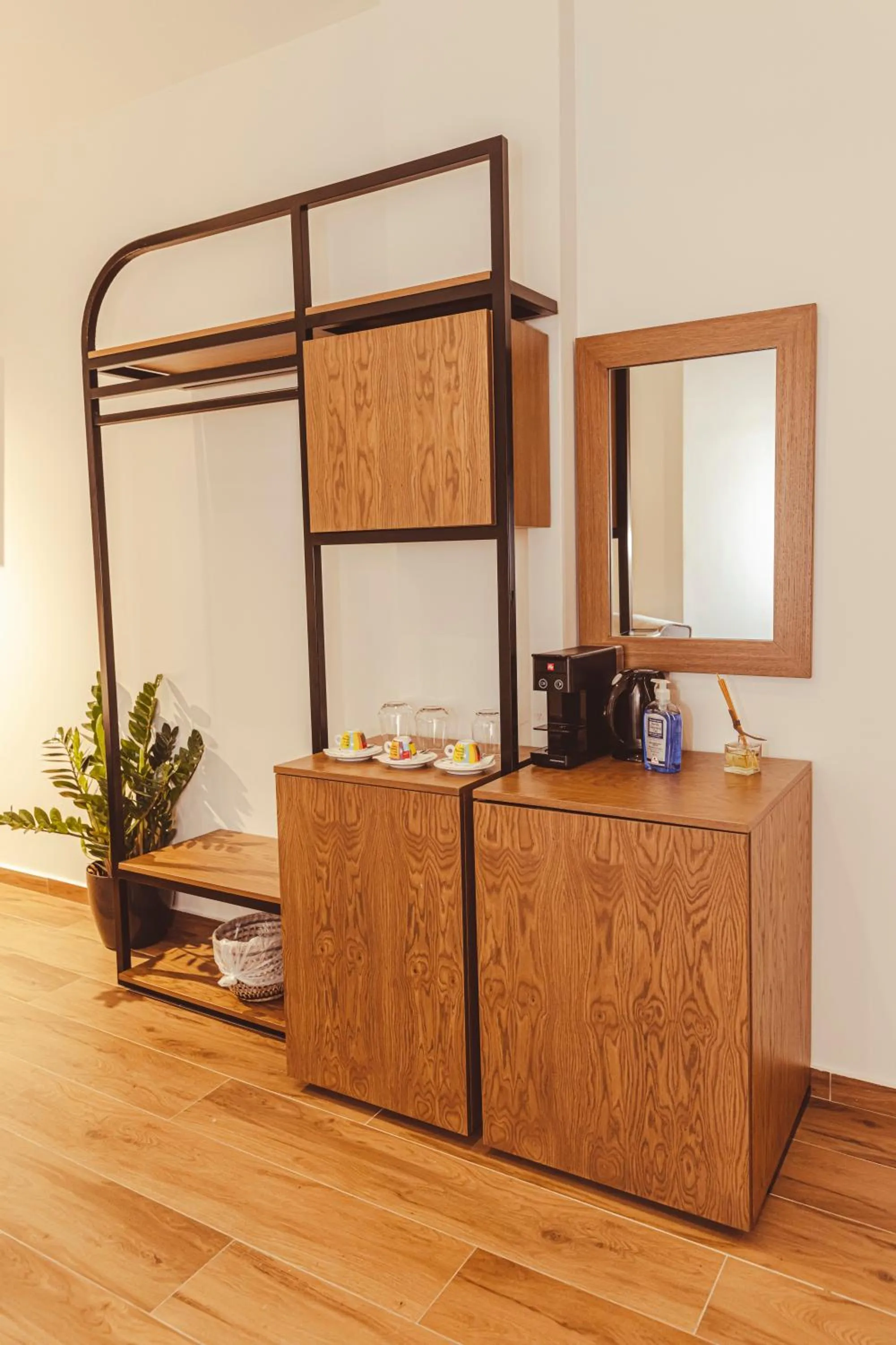 Centrally Stylish Suite by Acropolis