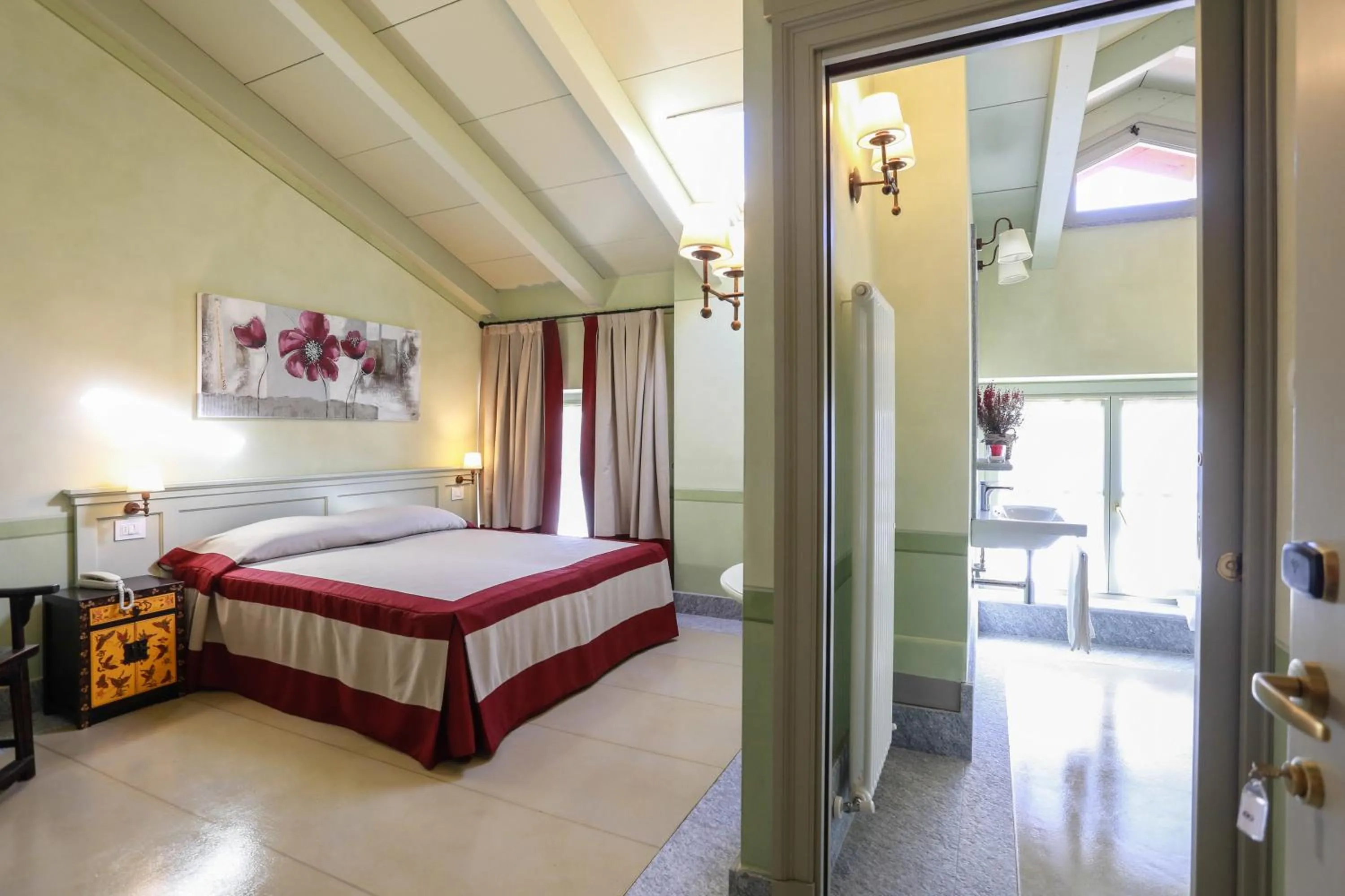 Bathroom, Bed in NaturalMente Wine Resort