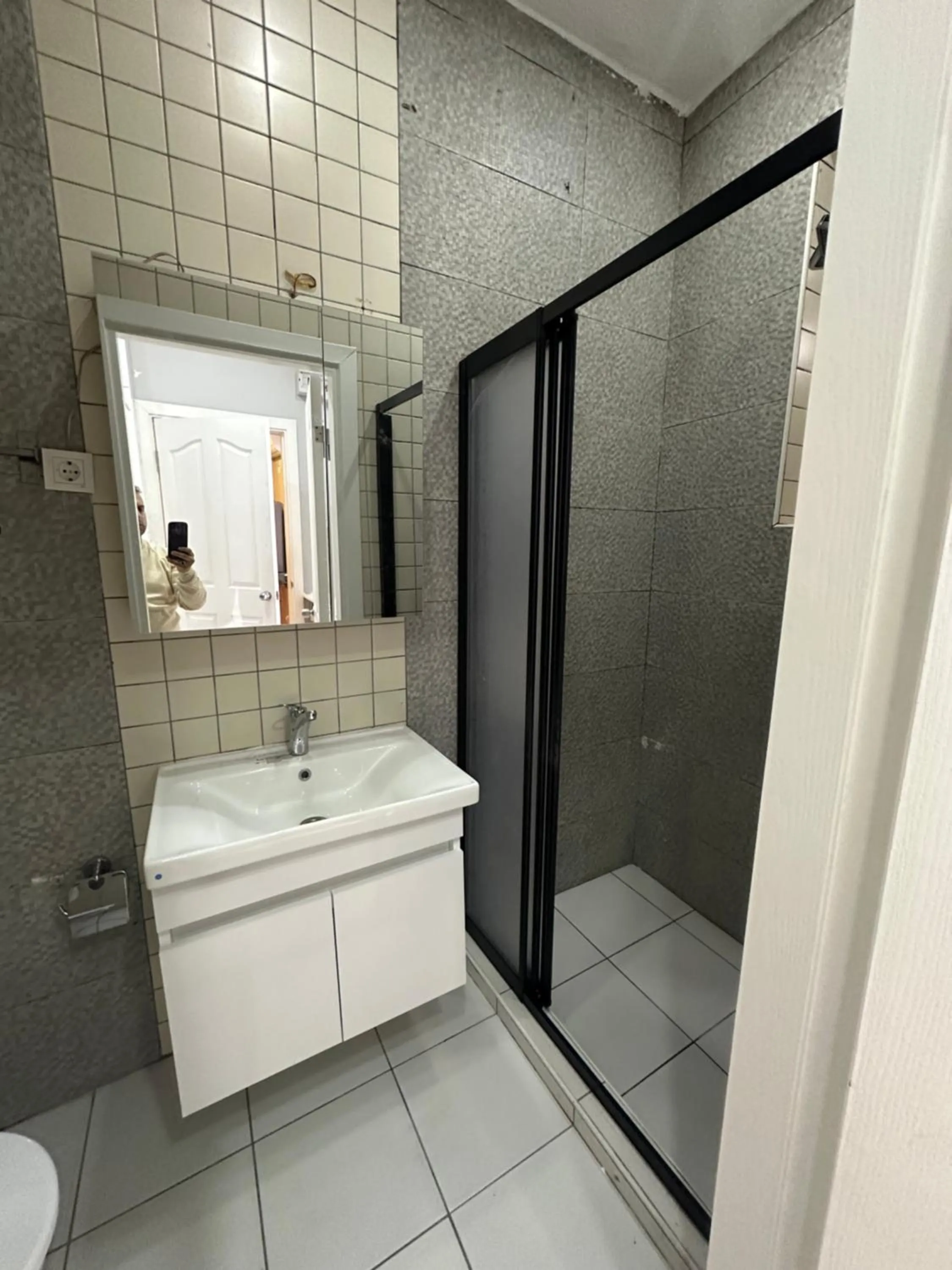 Shower in Taksim Story Residence