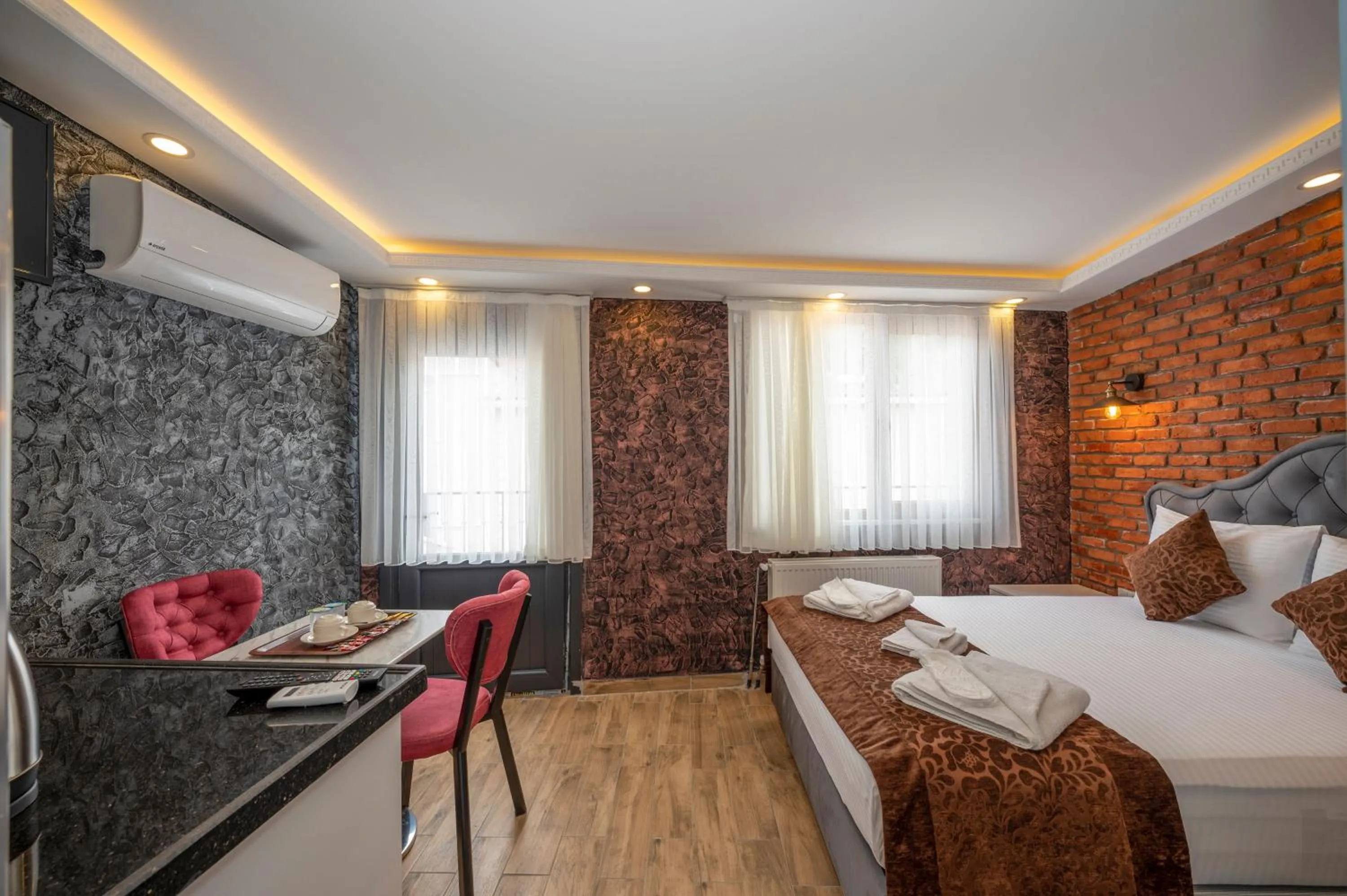 Photo of the whole room, Bed in Taksim Story Residence