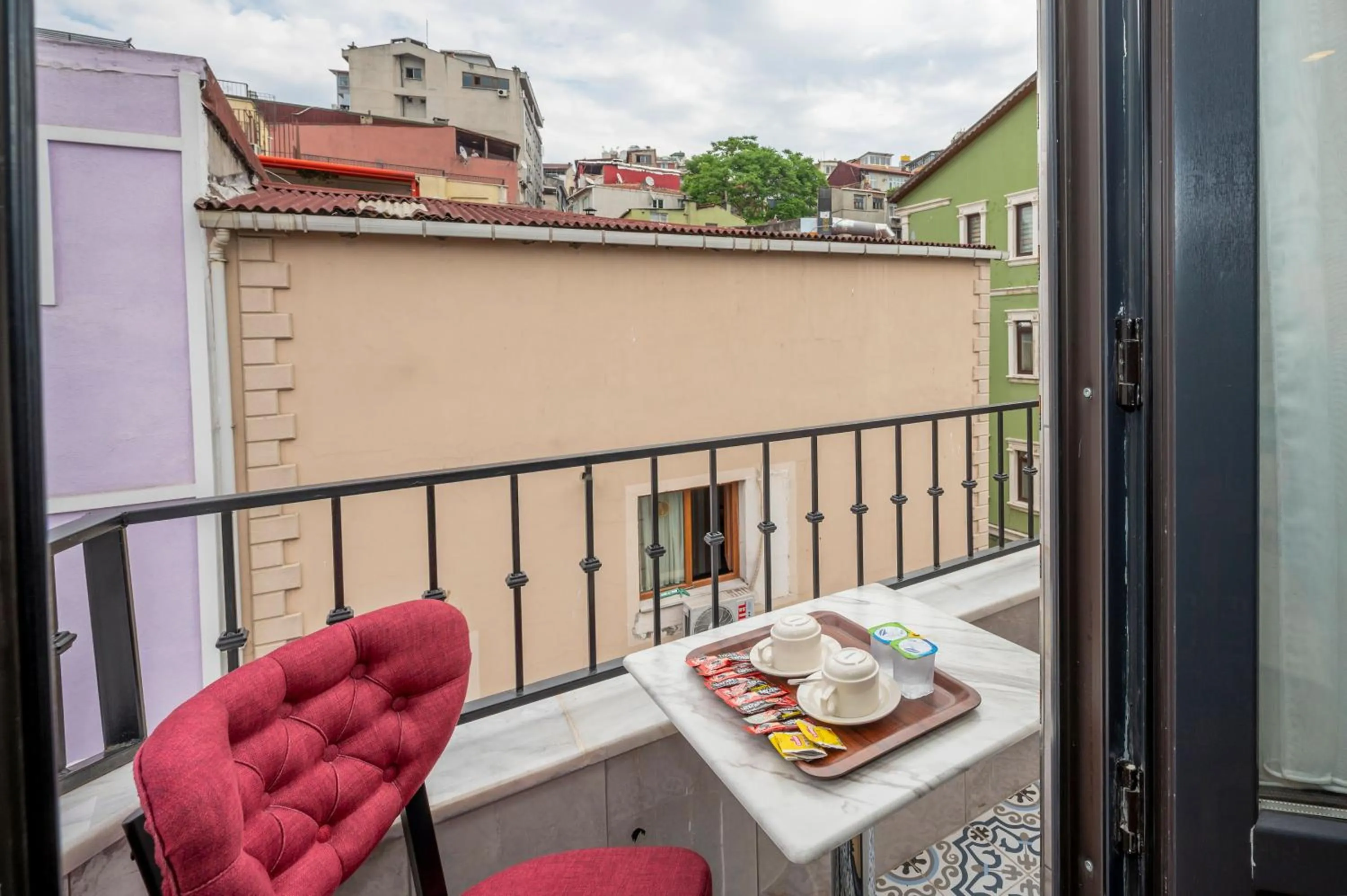 Balcony/Terrace in Taksim Story Residence
