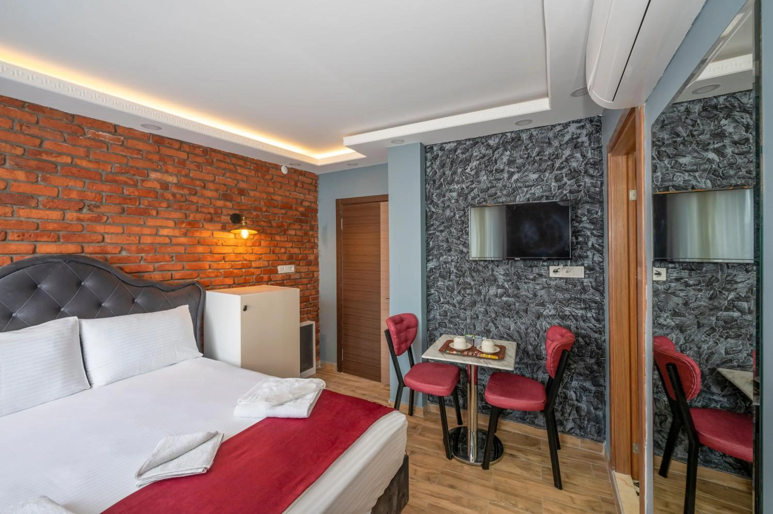 Photo of the whole room, Bed in Taksim Story Residence