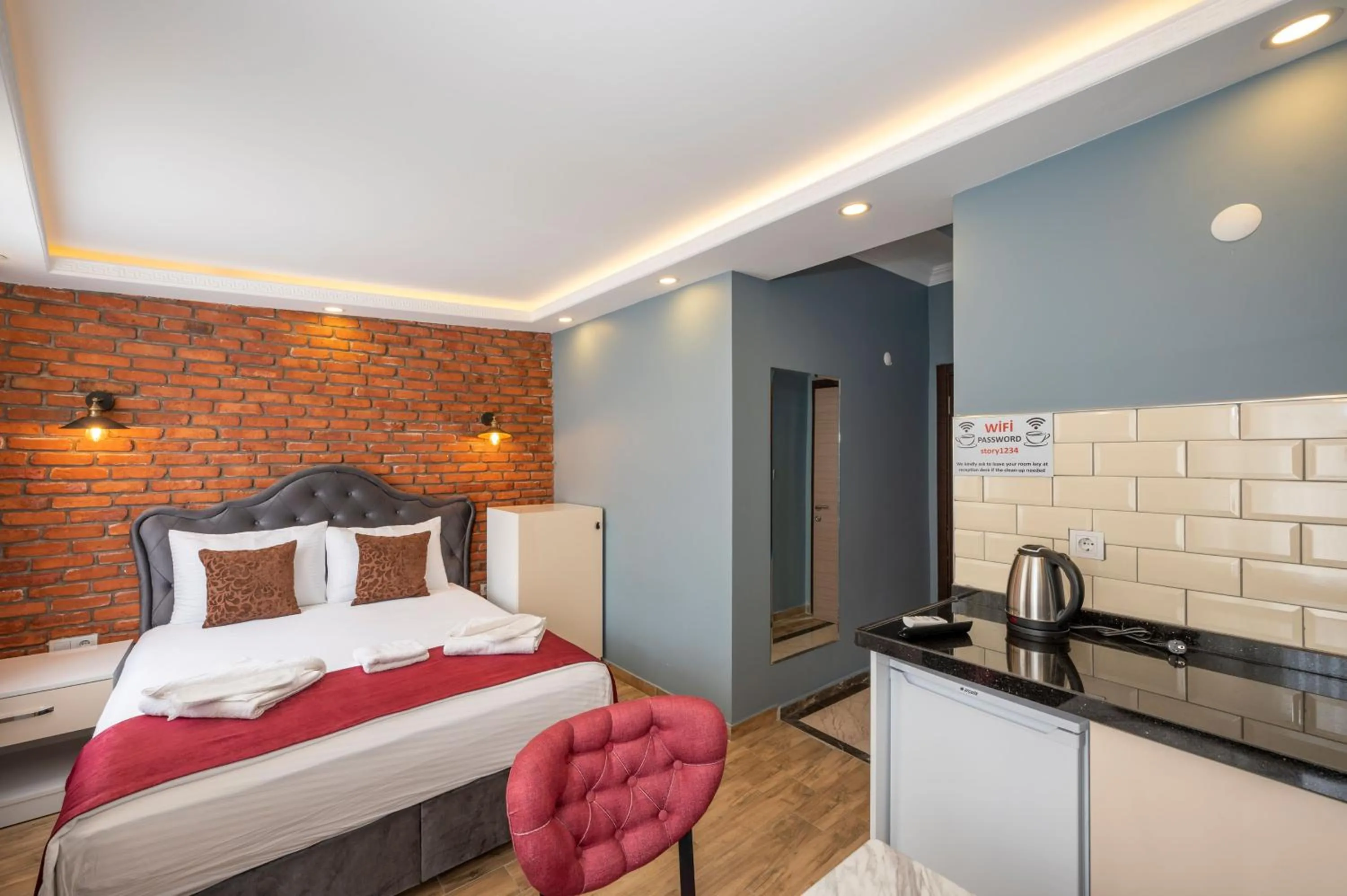 Photo of the whole room, Bed in Taksim Story Residence