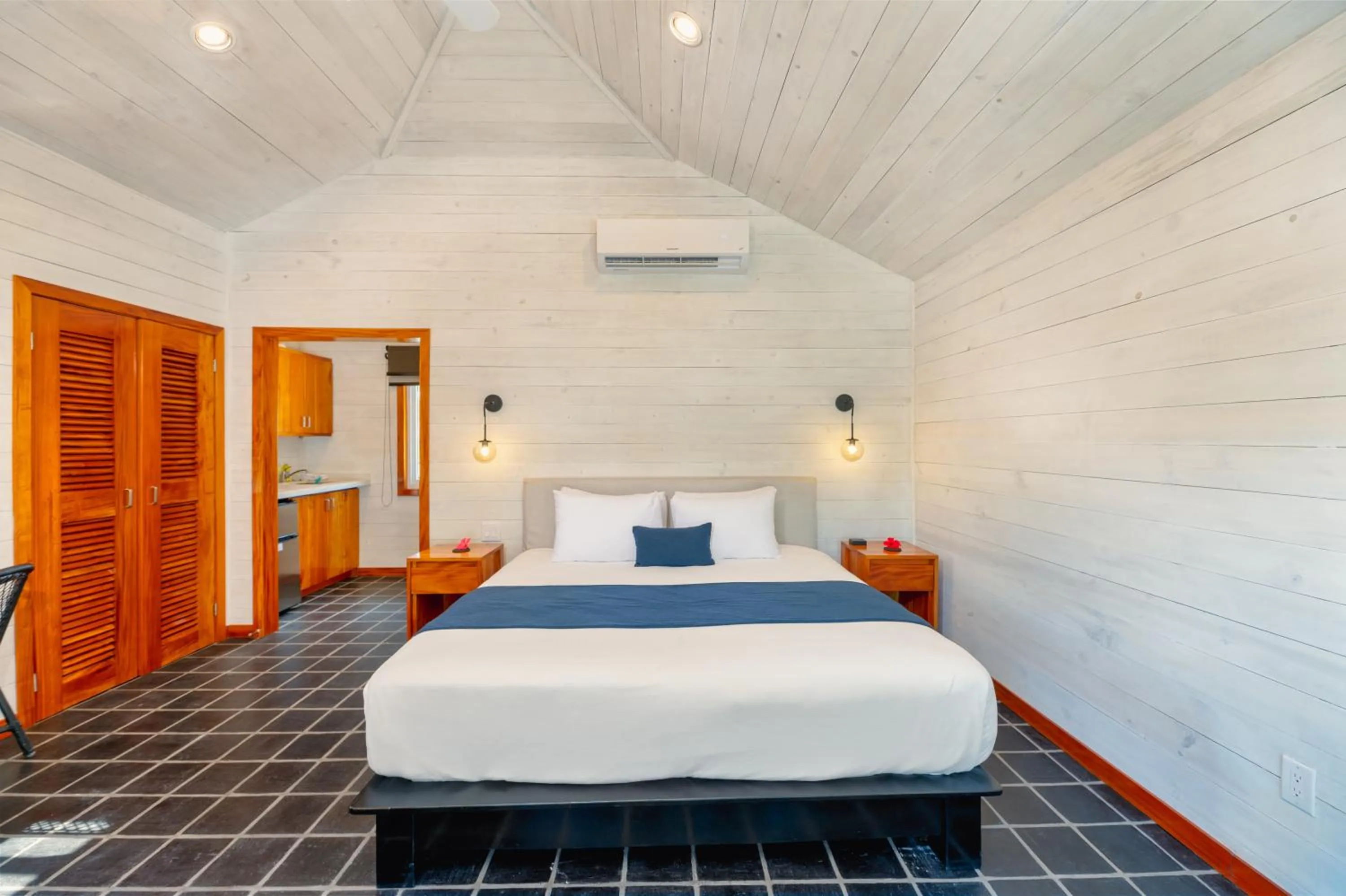 Bedroom, Bed in Barefoot Cay Resort