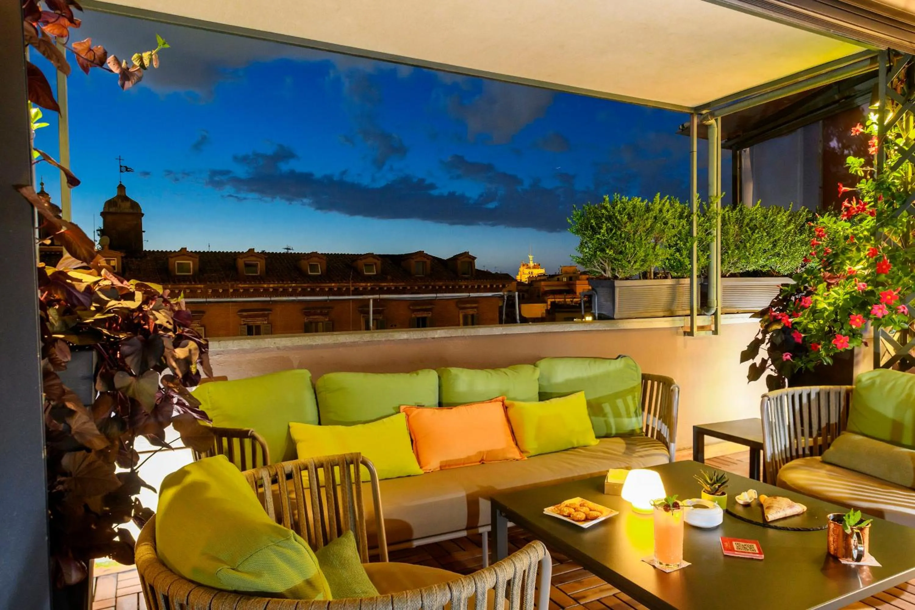Lounge or bar in Hotel Indigo Rome - St. George by IHG