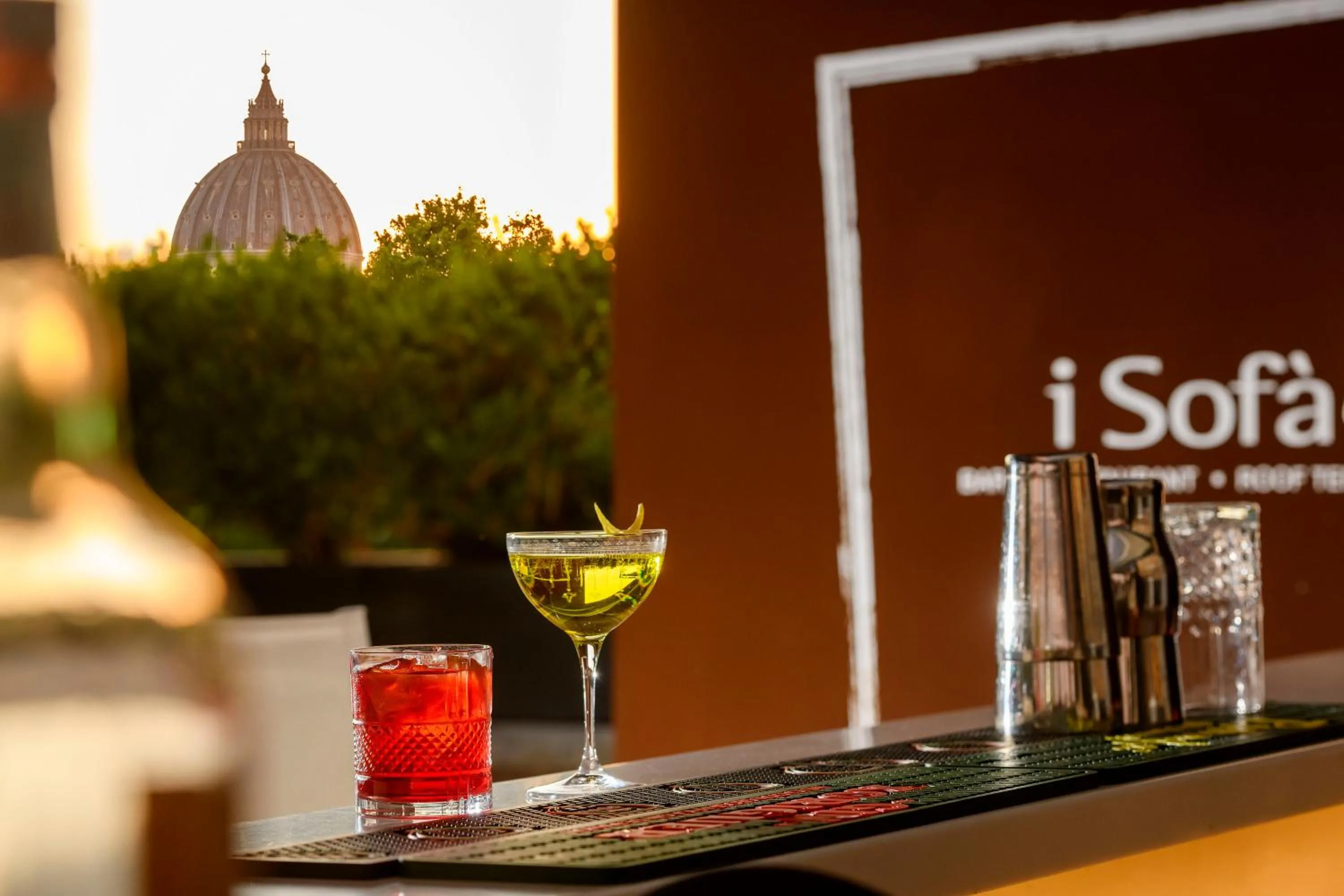 Lounge or bar in Hotel Indigo Rome - St. George by IHG