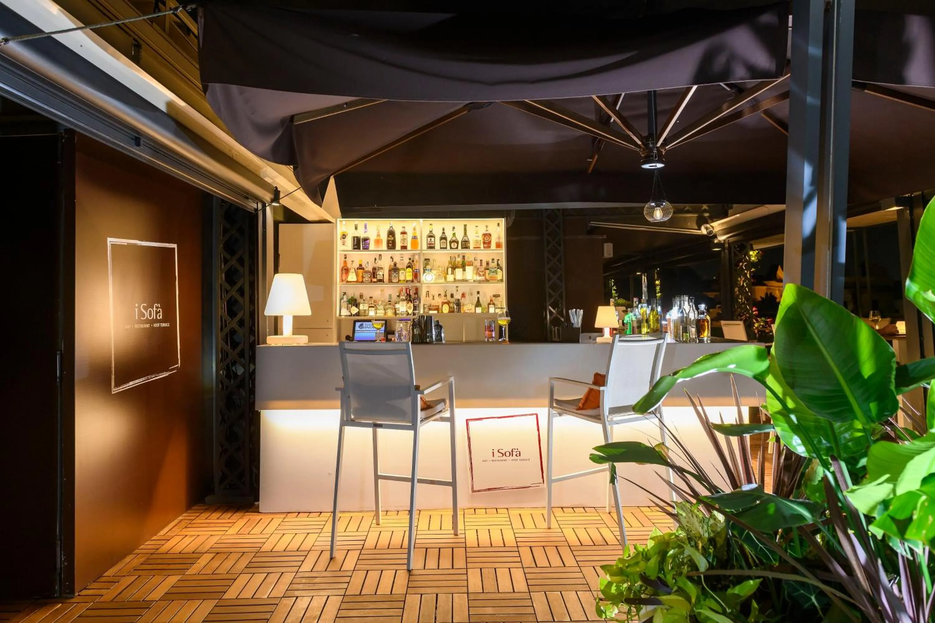 Lounge or bar in Hotel Indigo Rome - St. George by IHG