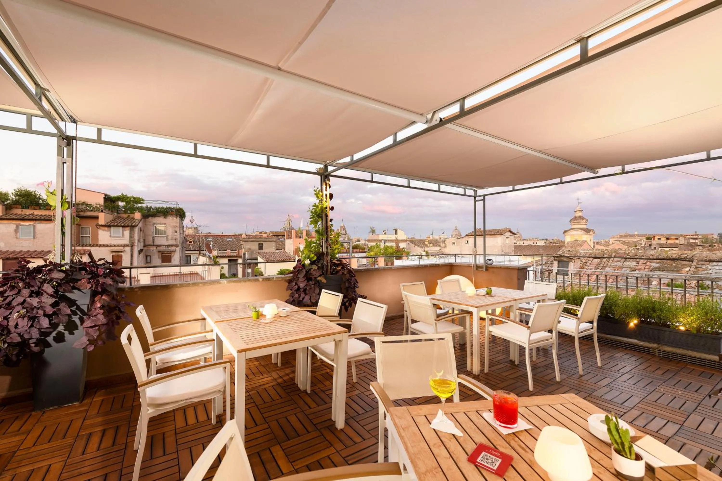 Lounge or bar in Hotel Indigo Rome - St. George by IHG