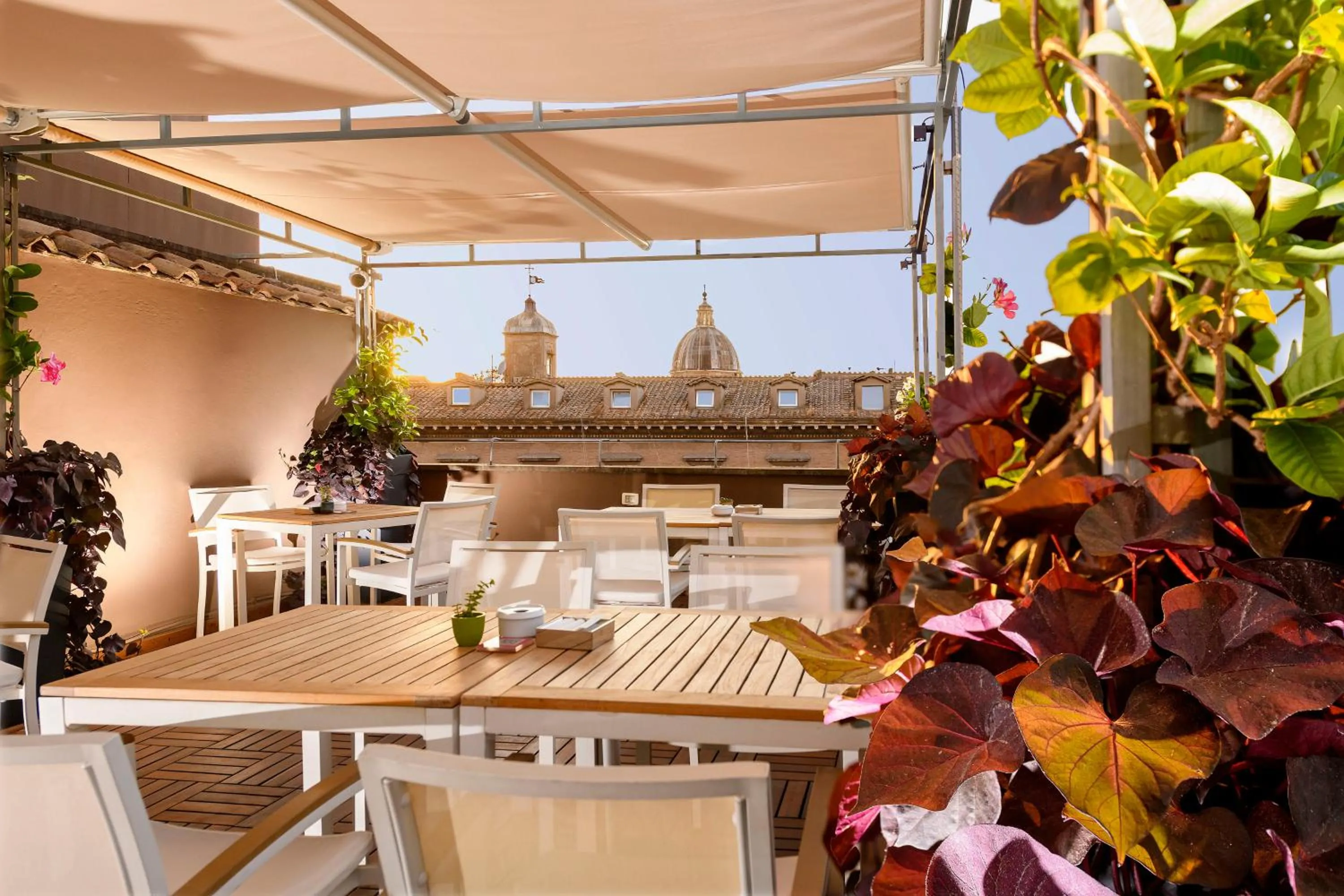 Lounge or bar in Hotel Indigo Rome - St. George by IHG
