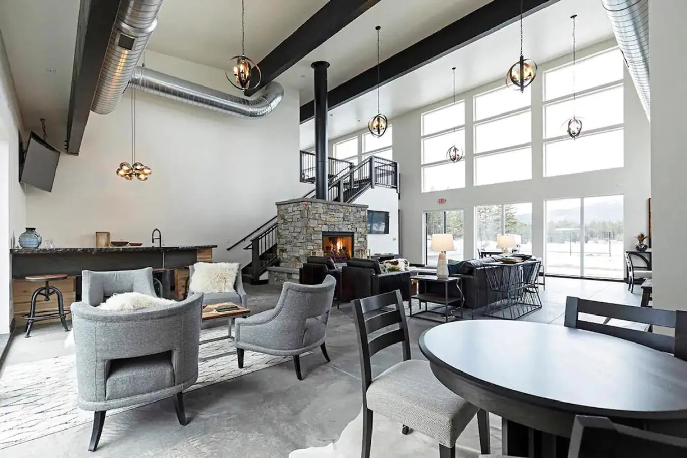 Communal lounge/ TV room in LUX Modern Chalet, Pool & Hot Tub, 10 Mins to the Mountain & Incredible Views