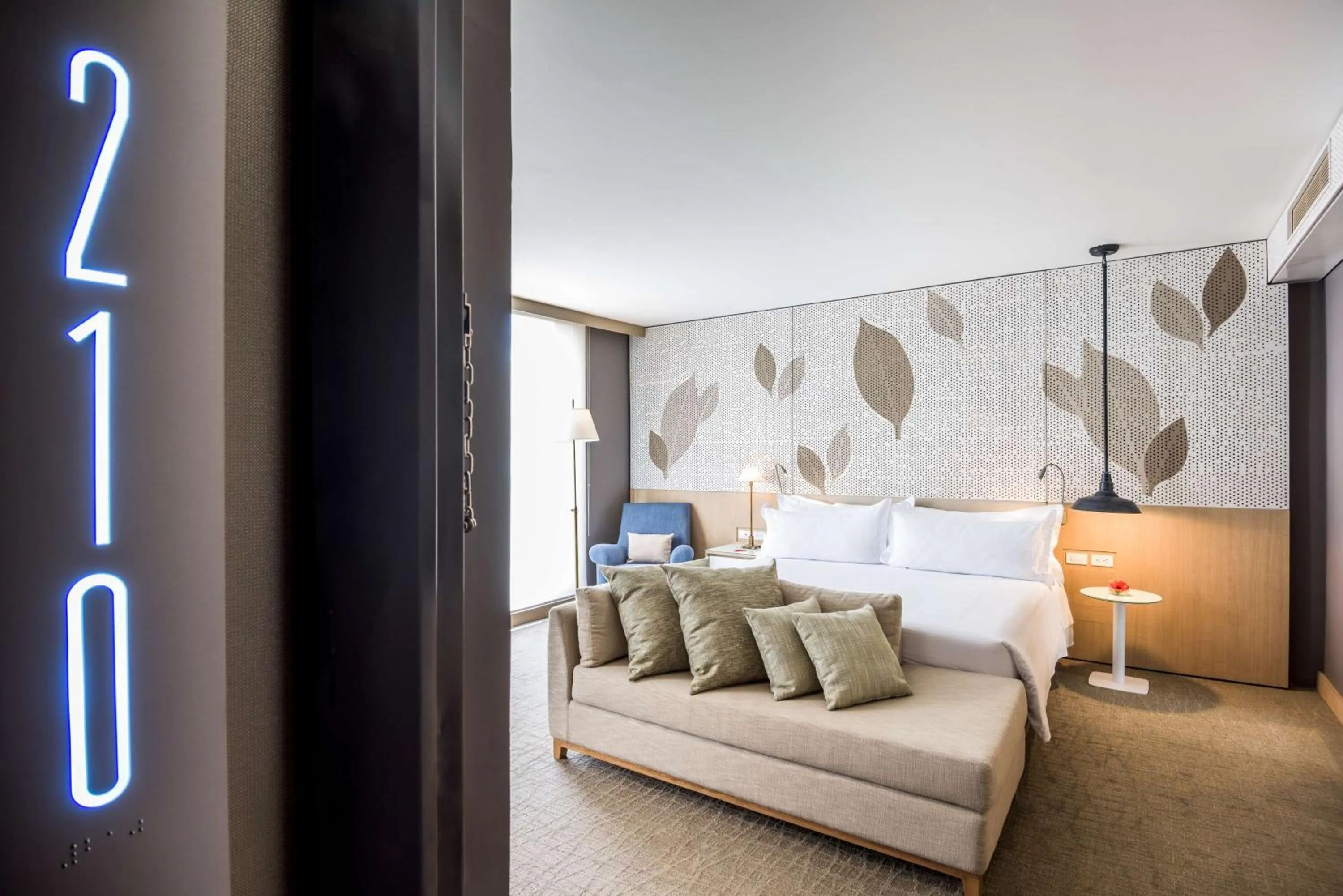 Bedroom, Bed in NH Collection Bogota Terra 100 Royal