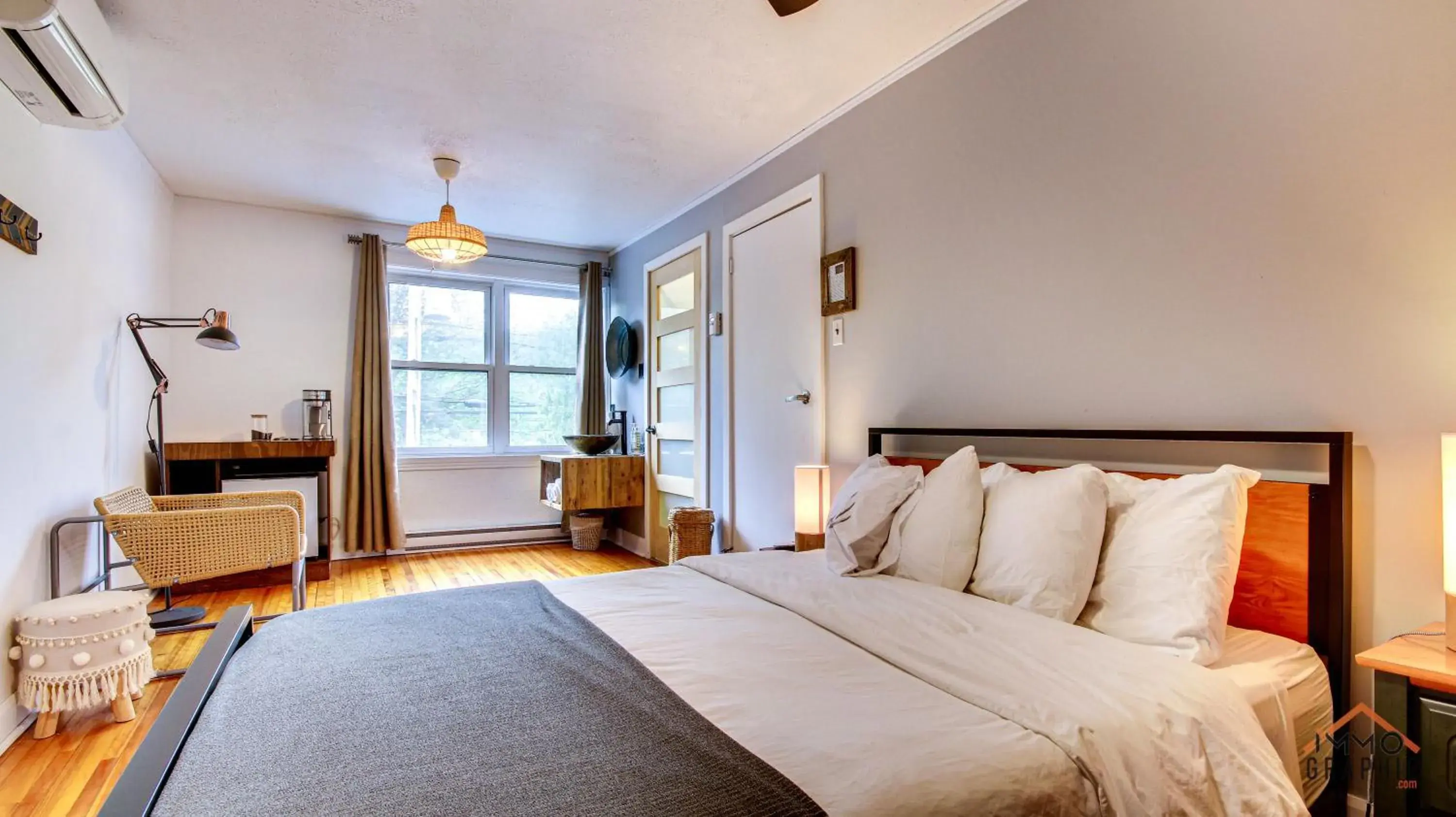 Standard Double Room with Private Bathroom in Maison Cadorette Standard Double Room with Private Bathroom in Maison Cadorette