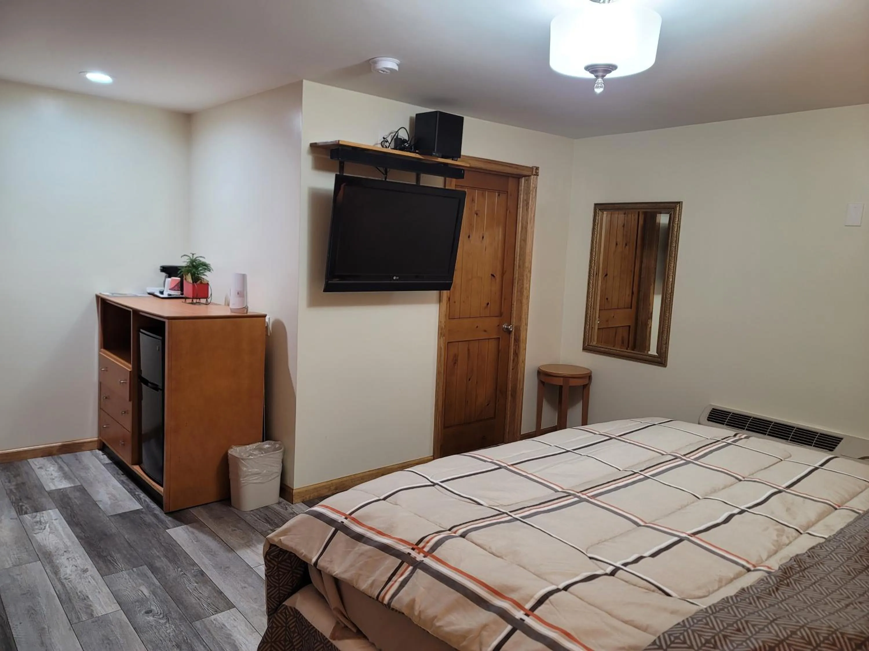 Bed in Stardust Motel