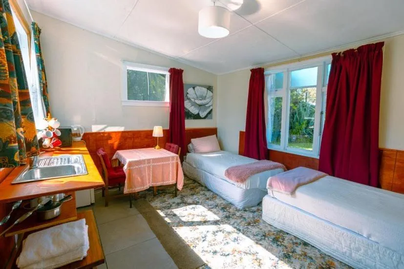 Bed in Brunnerton Lodge and Backpackers