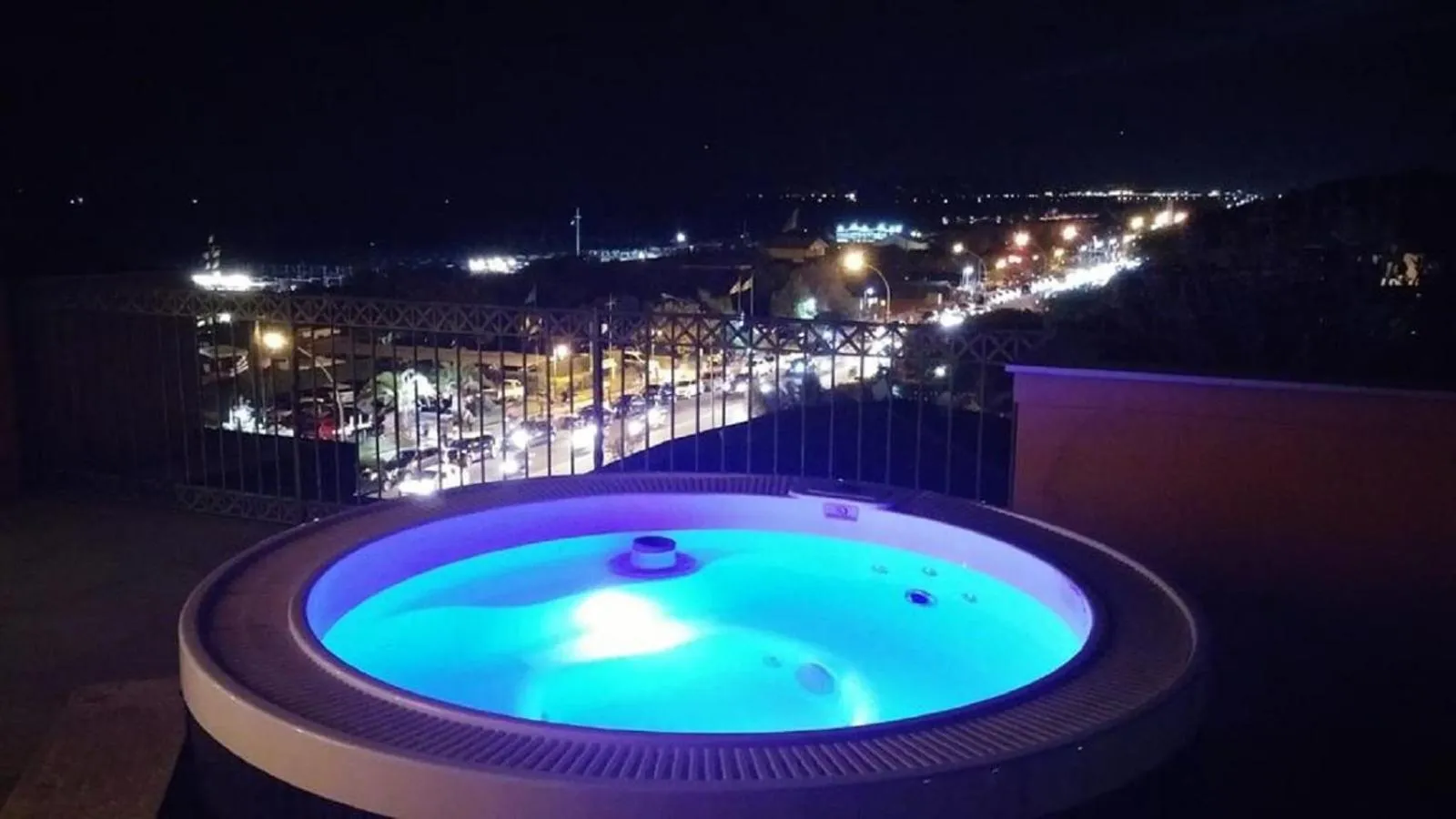 Hot Tub in Arianna Hotel